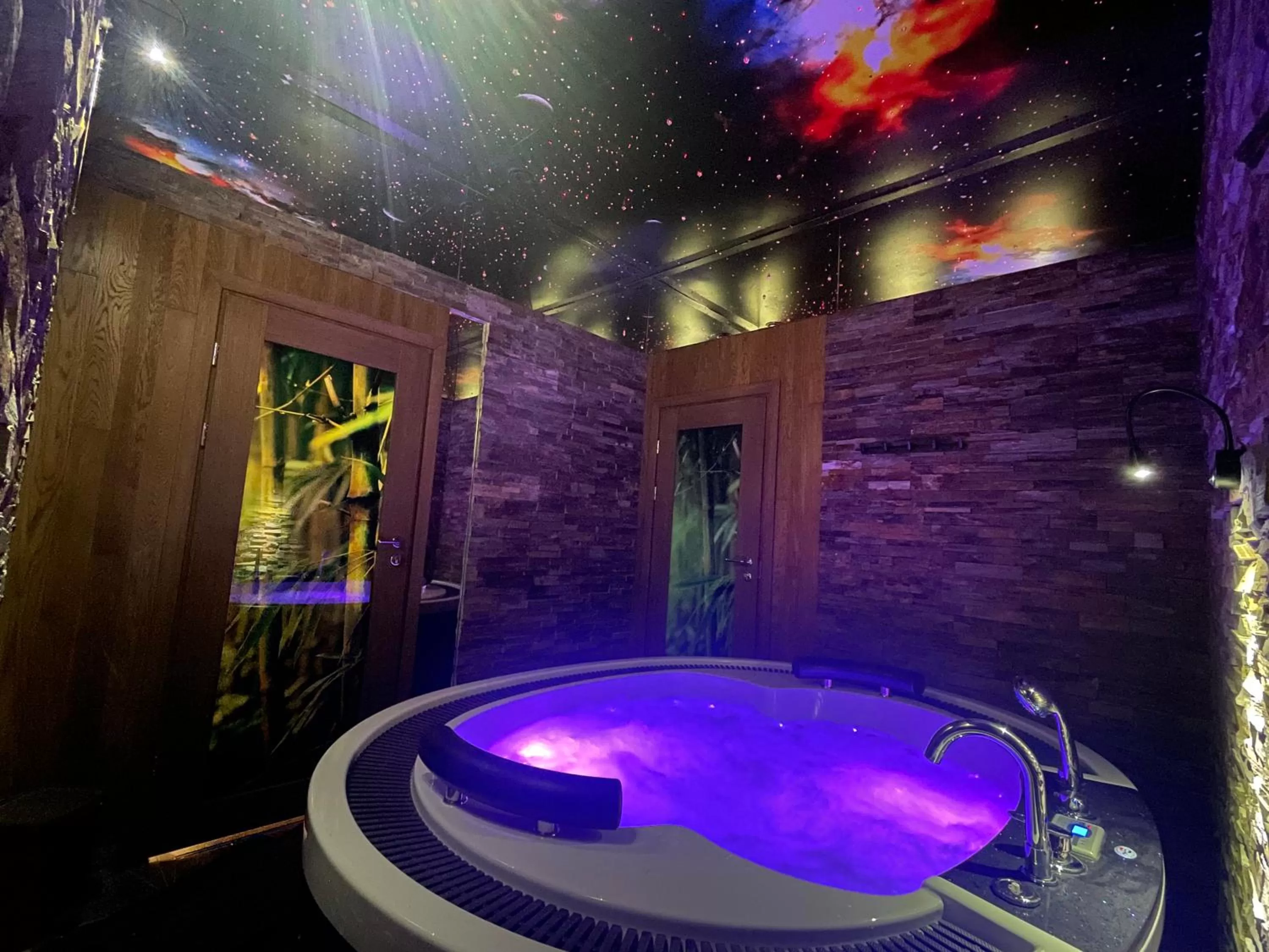 Hot Tub in Amber Hotel