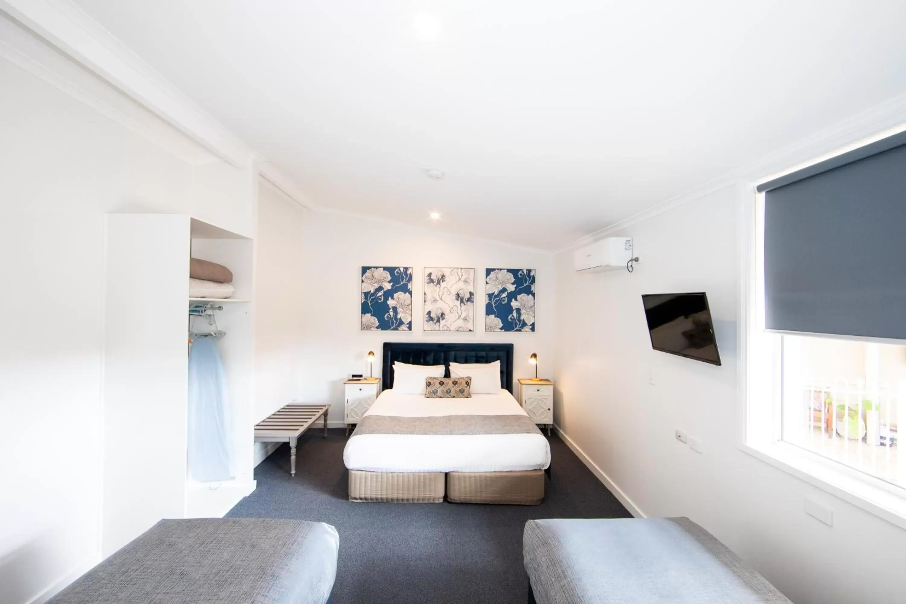 Self Contained Apartment in New England Motor Lodge Self Contained Apartment in New England Motor Lodge