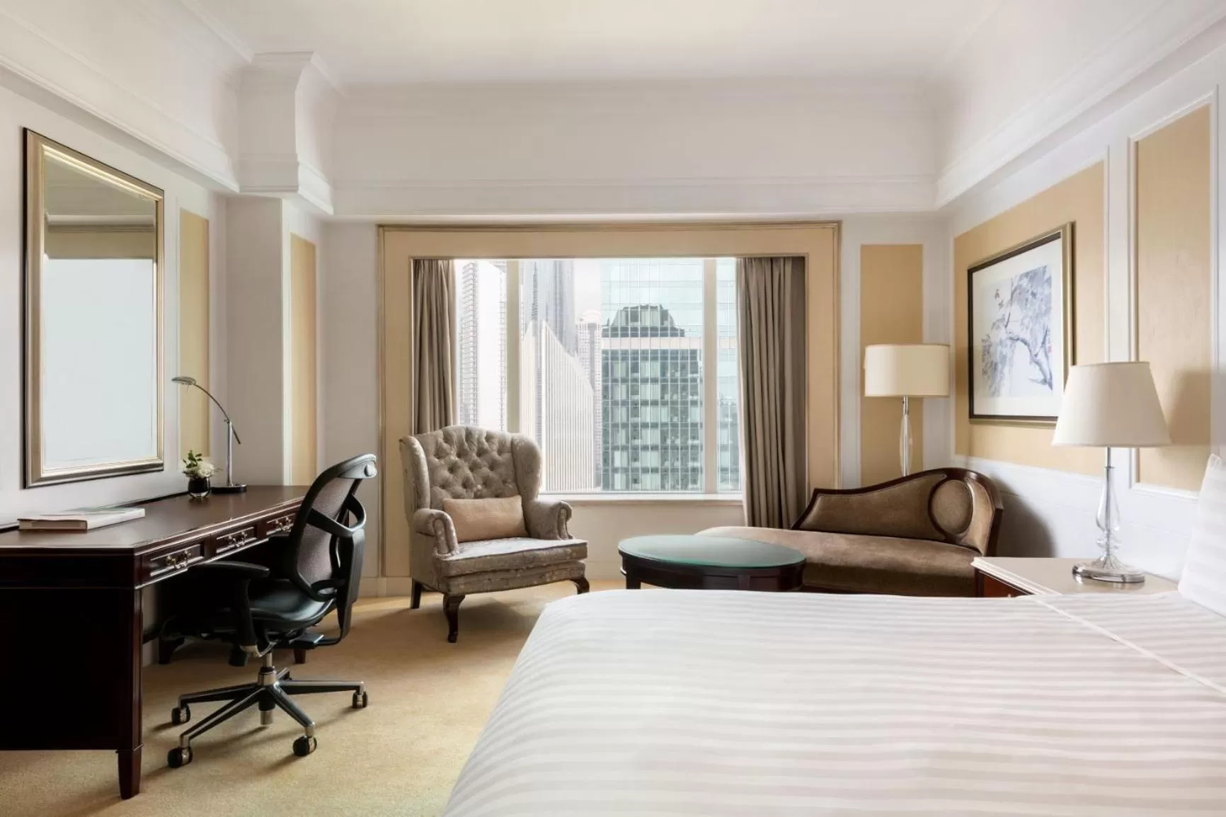 Photo of the whole room, Bed in Pudong Shangri-La, Shanghai