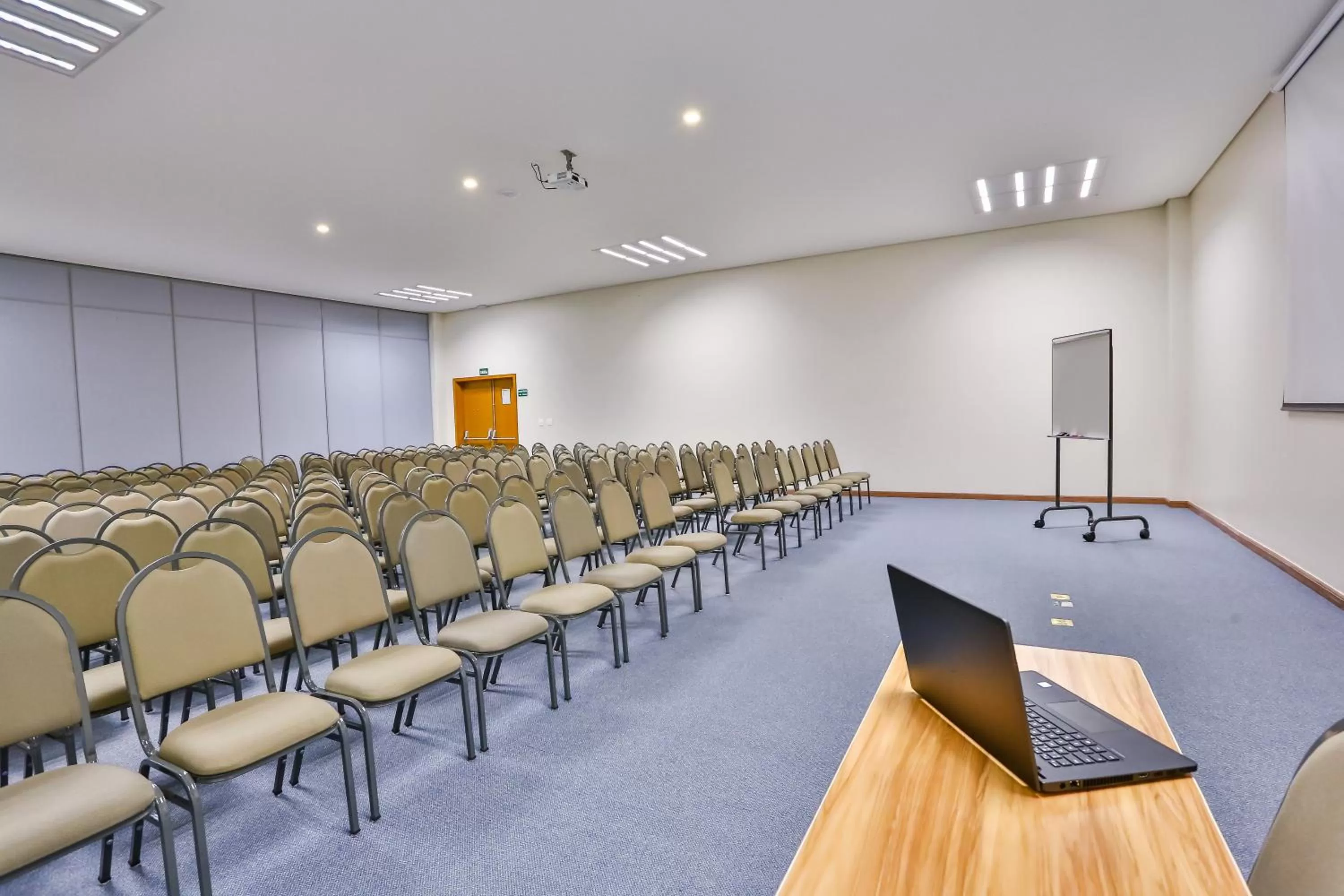 Meeting/conference room in Comfort Mogi Guaçu