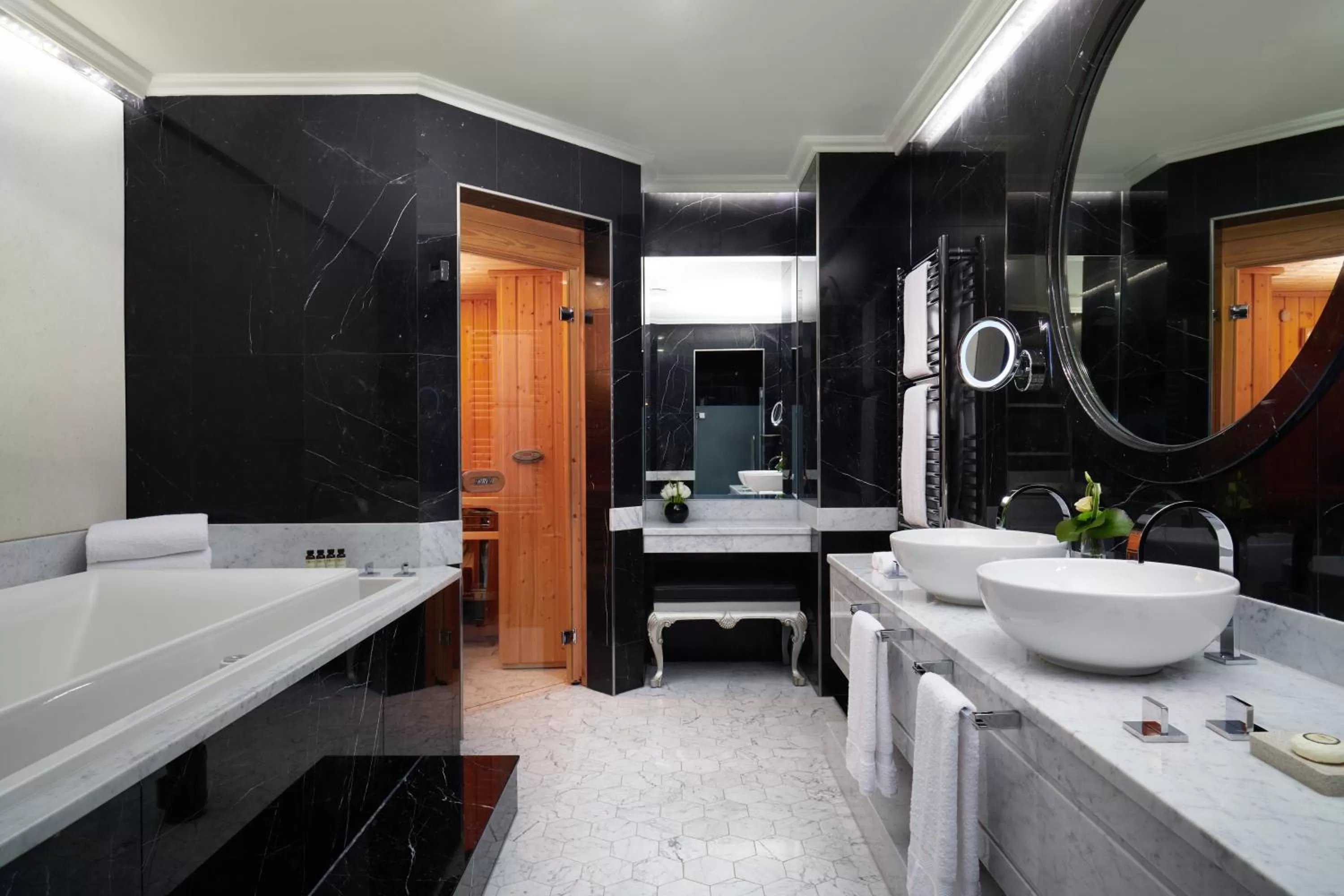 Hot Tub in The Chelsea Harbour Hotel and Spa