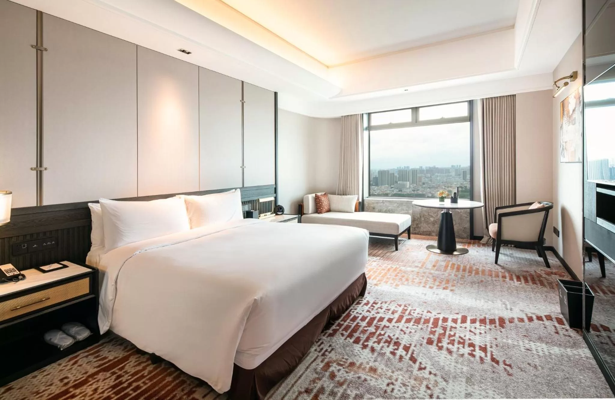 Photo of the whole room, Bed in InterContinental Foshan by IHG
