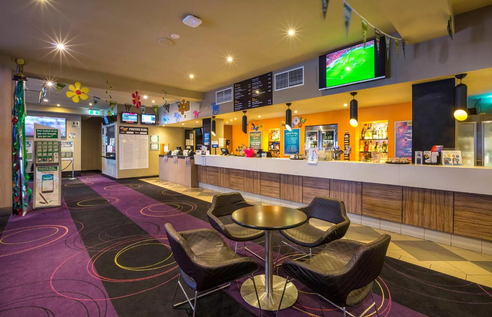Lounge or bar in Nightcap at Glengala Hotel