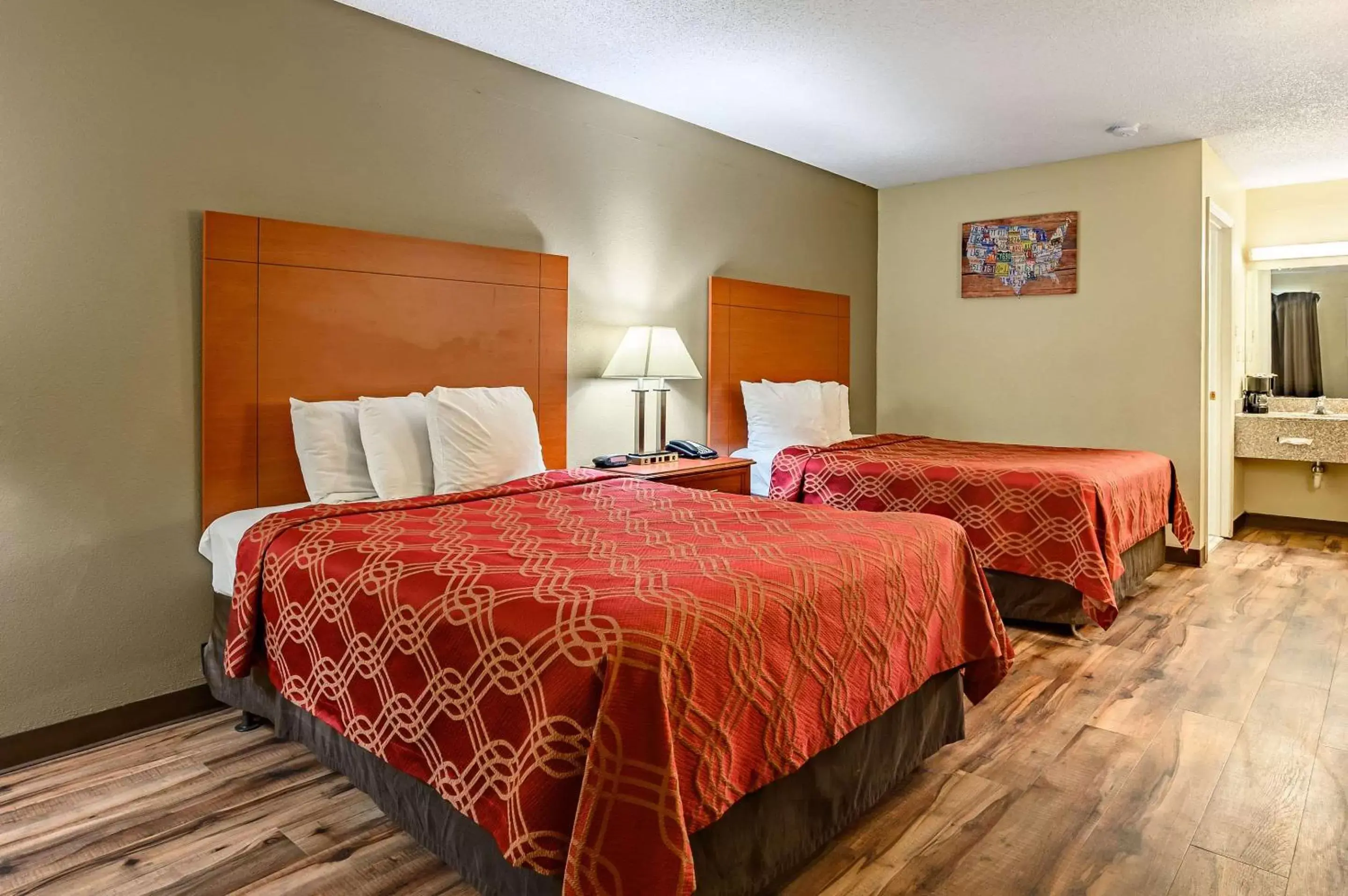 Double Room with Two Double Beds - Non-Smoking in Econo Lodge Double Room with Two Double Beds - Non-Smoking in Econo Lodge