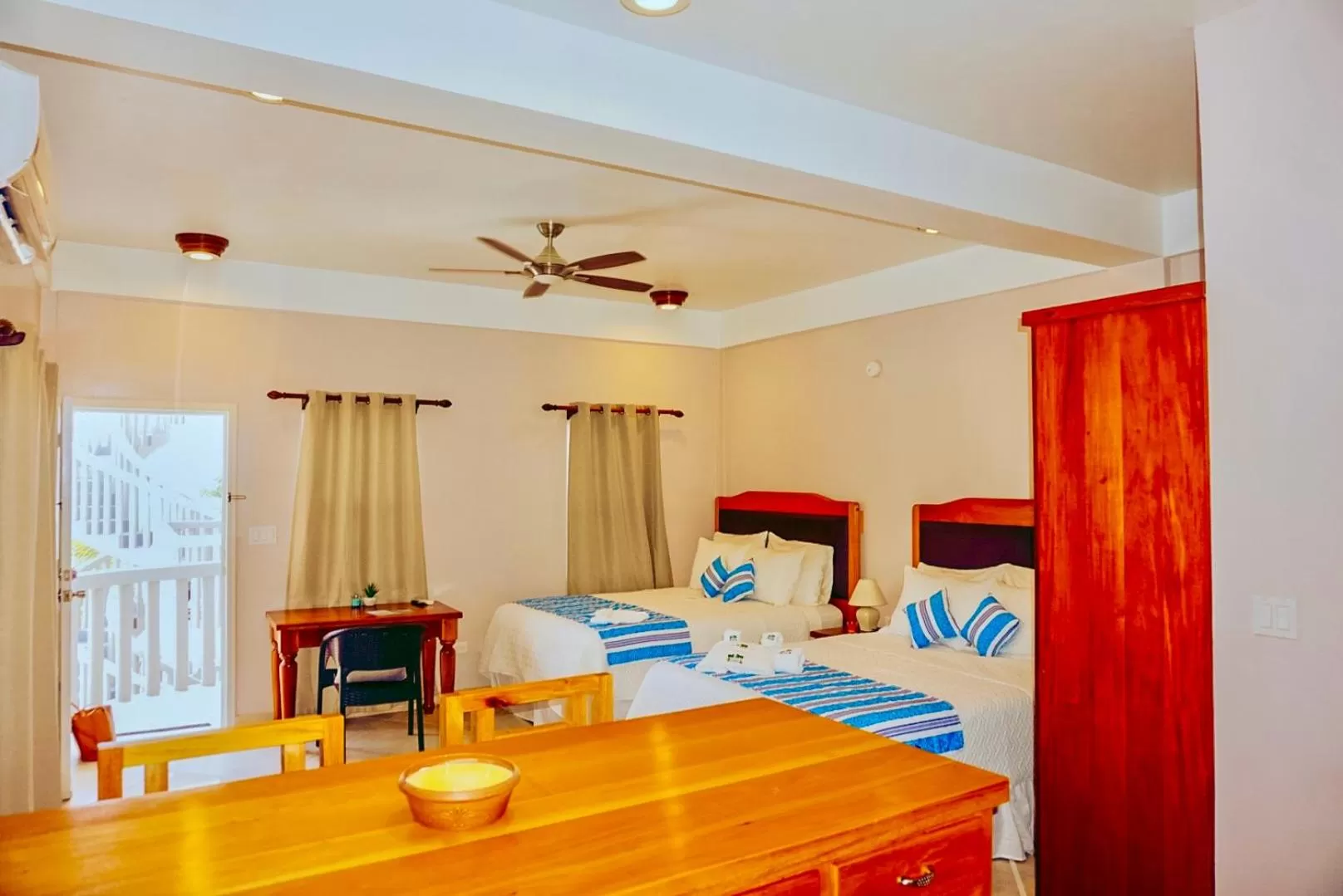 Bedroom, Bed in La Isla Resort