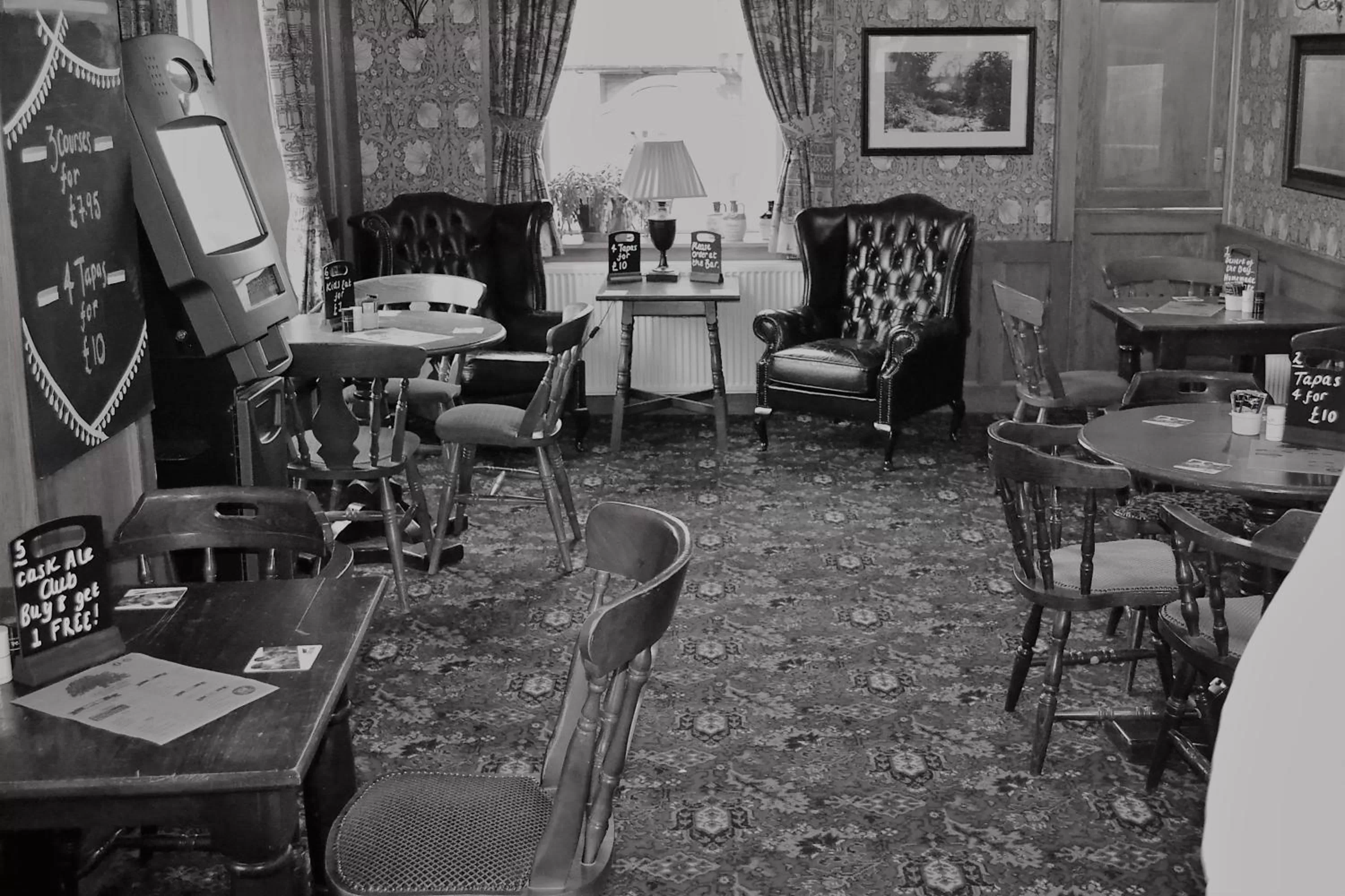 Communal lounge/ TV room in Oak Tree Inn