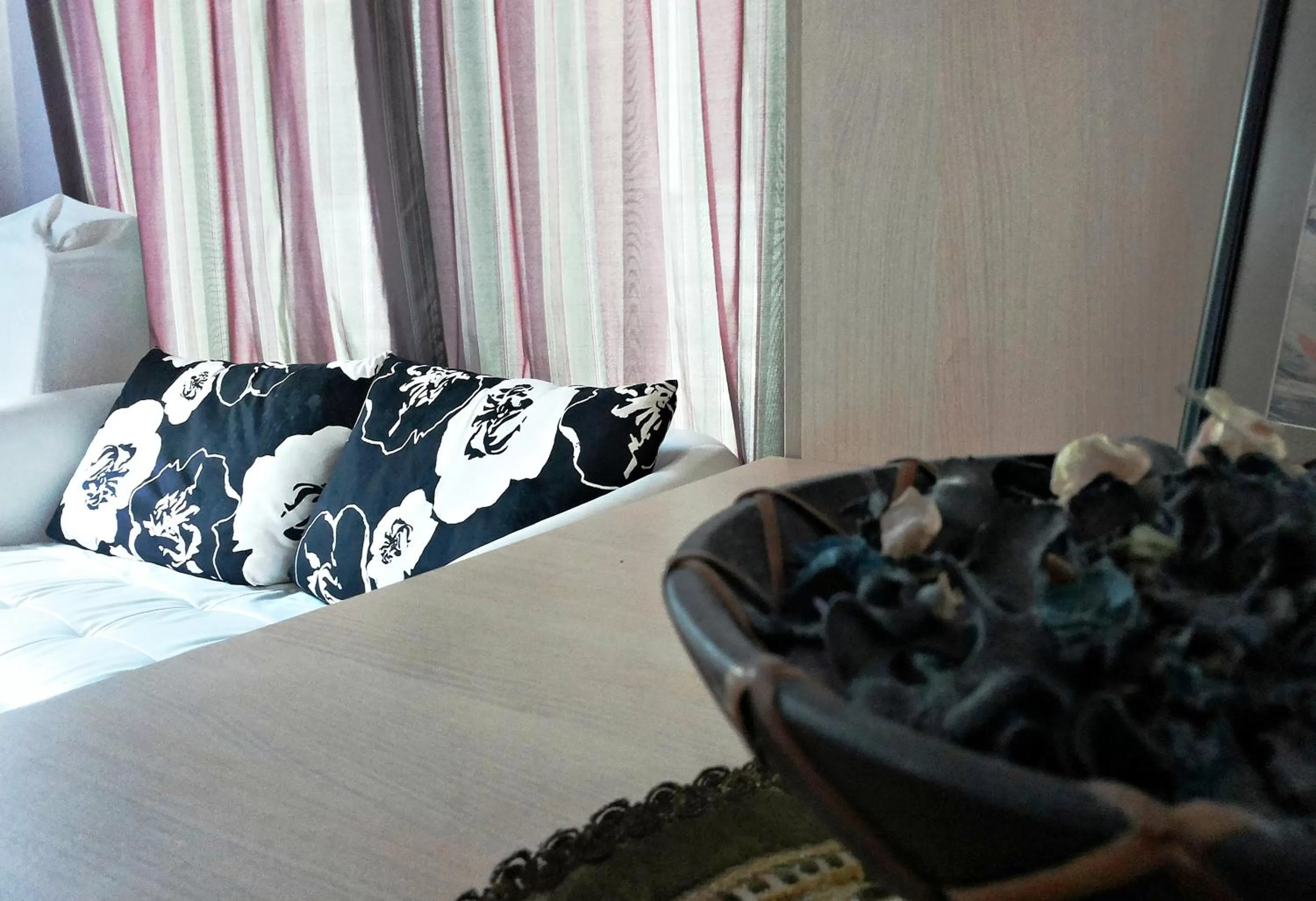 Decorative detail in Lucas 10 Apartments