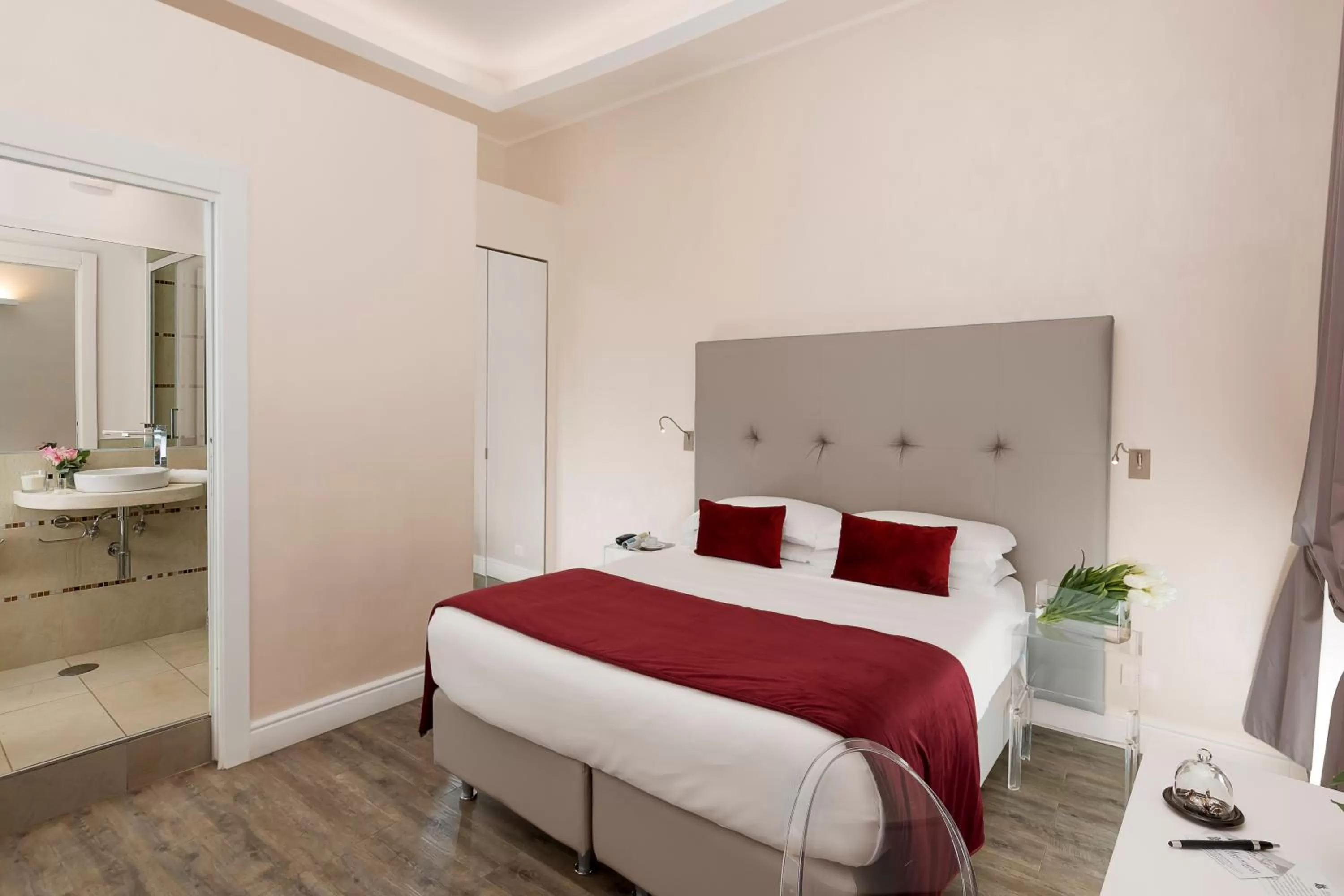 Bedroom, Bed in Hotel Navona