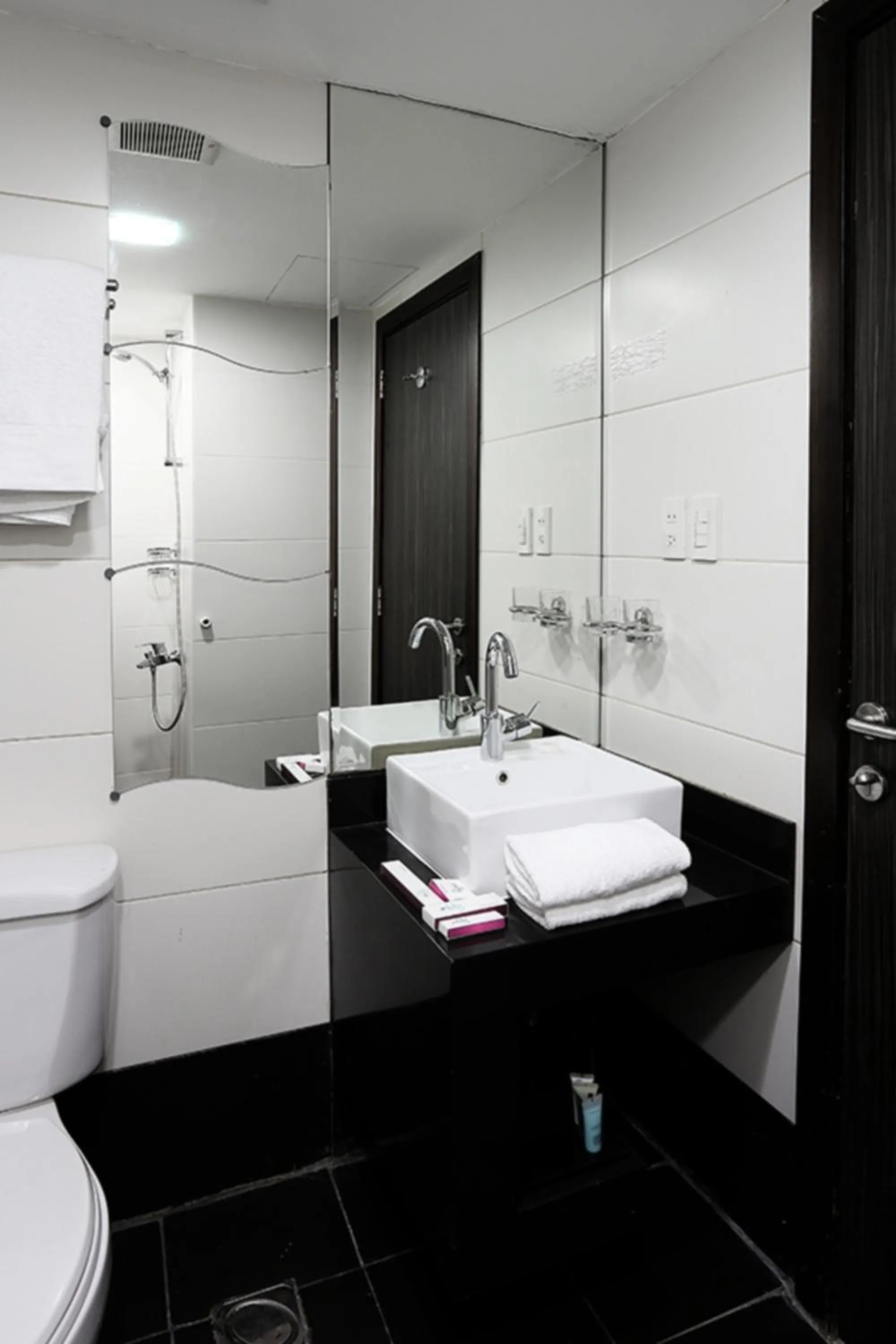 Bathroom in Hayat Watheer for serviced Apartment