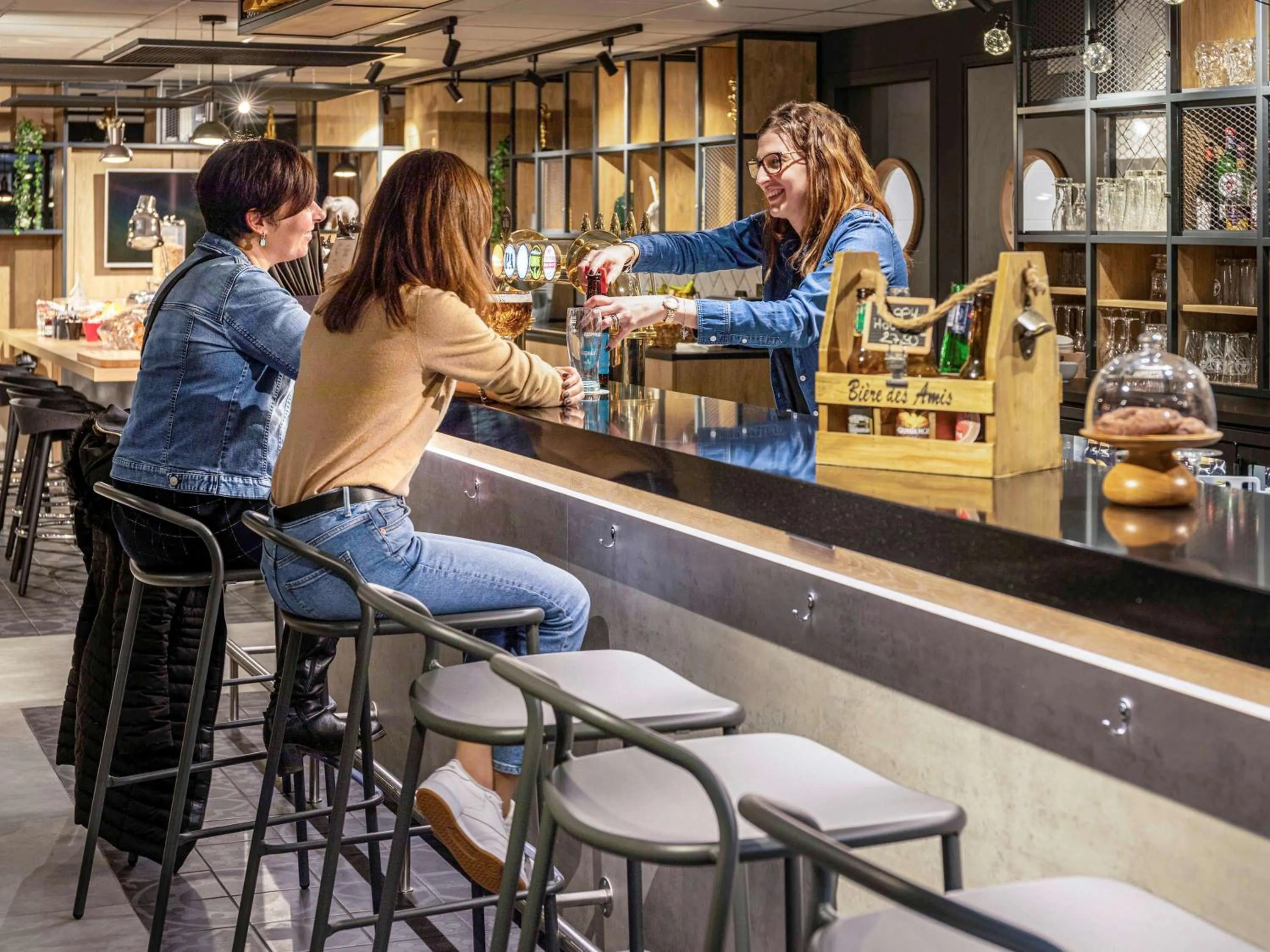 Restaurant/places to eat in ibis Nanterre La Défense