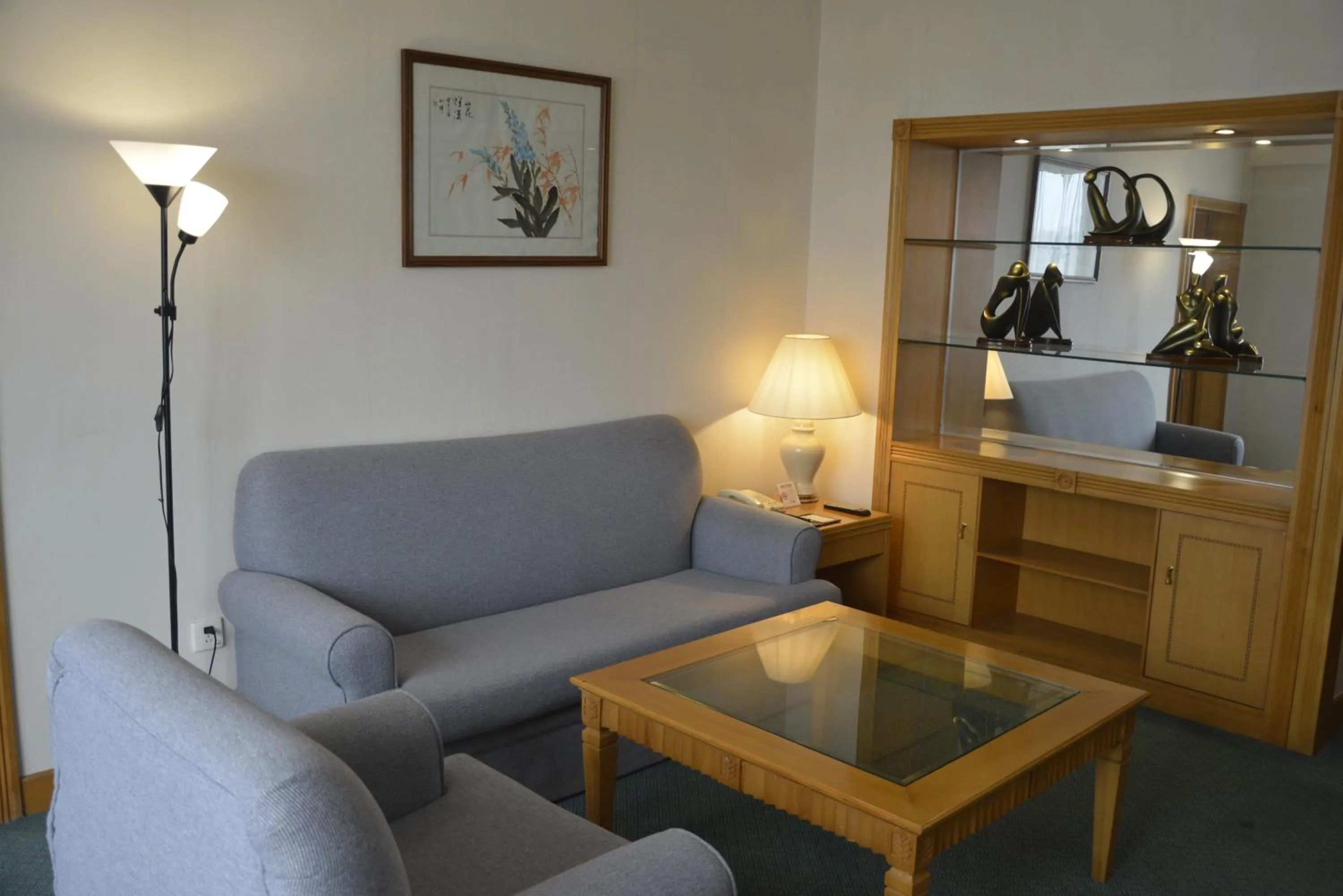 Seating Area in Rosedale Hotel & Suite