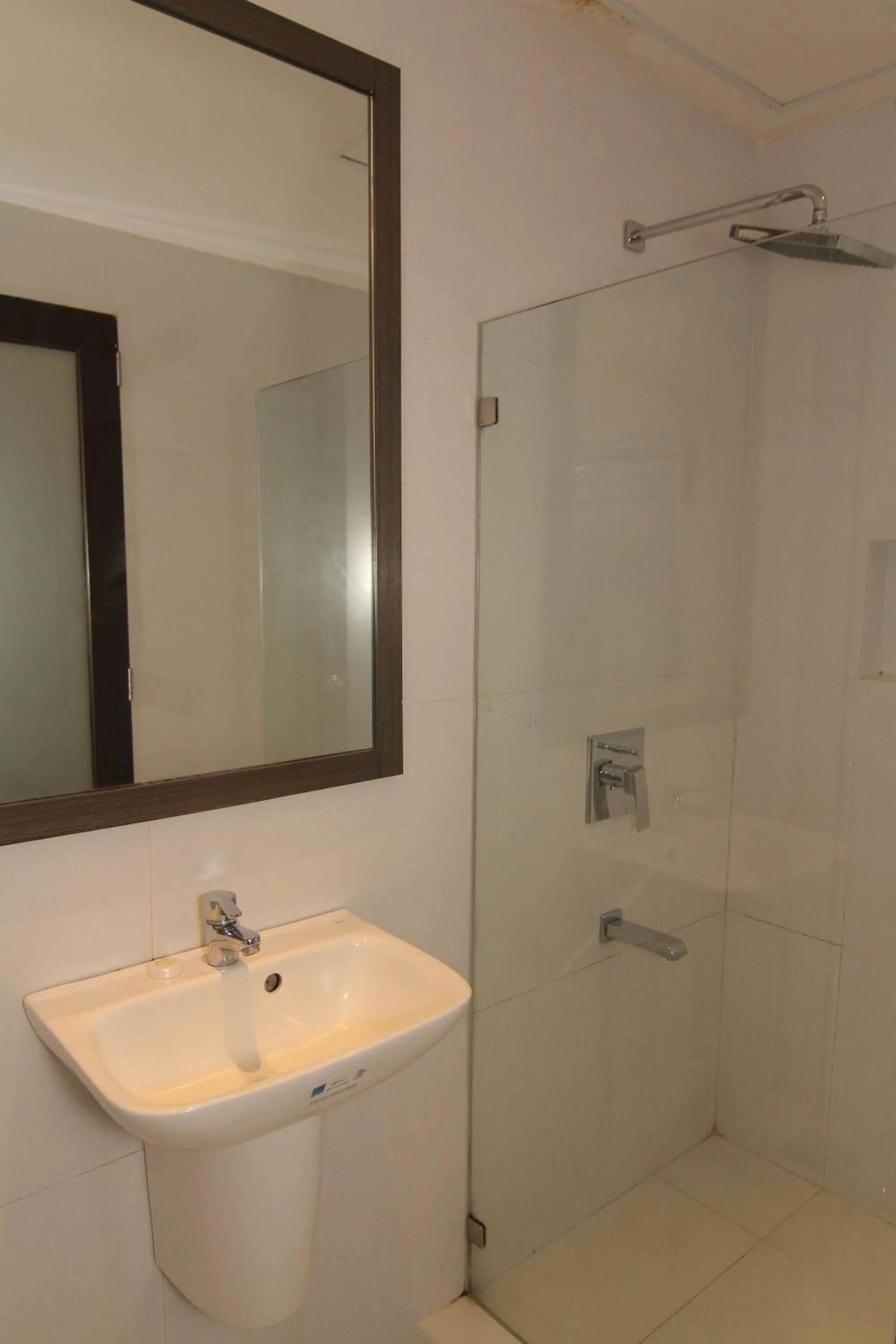 Bathroom in Mabolo Royal Hotel