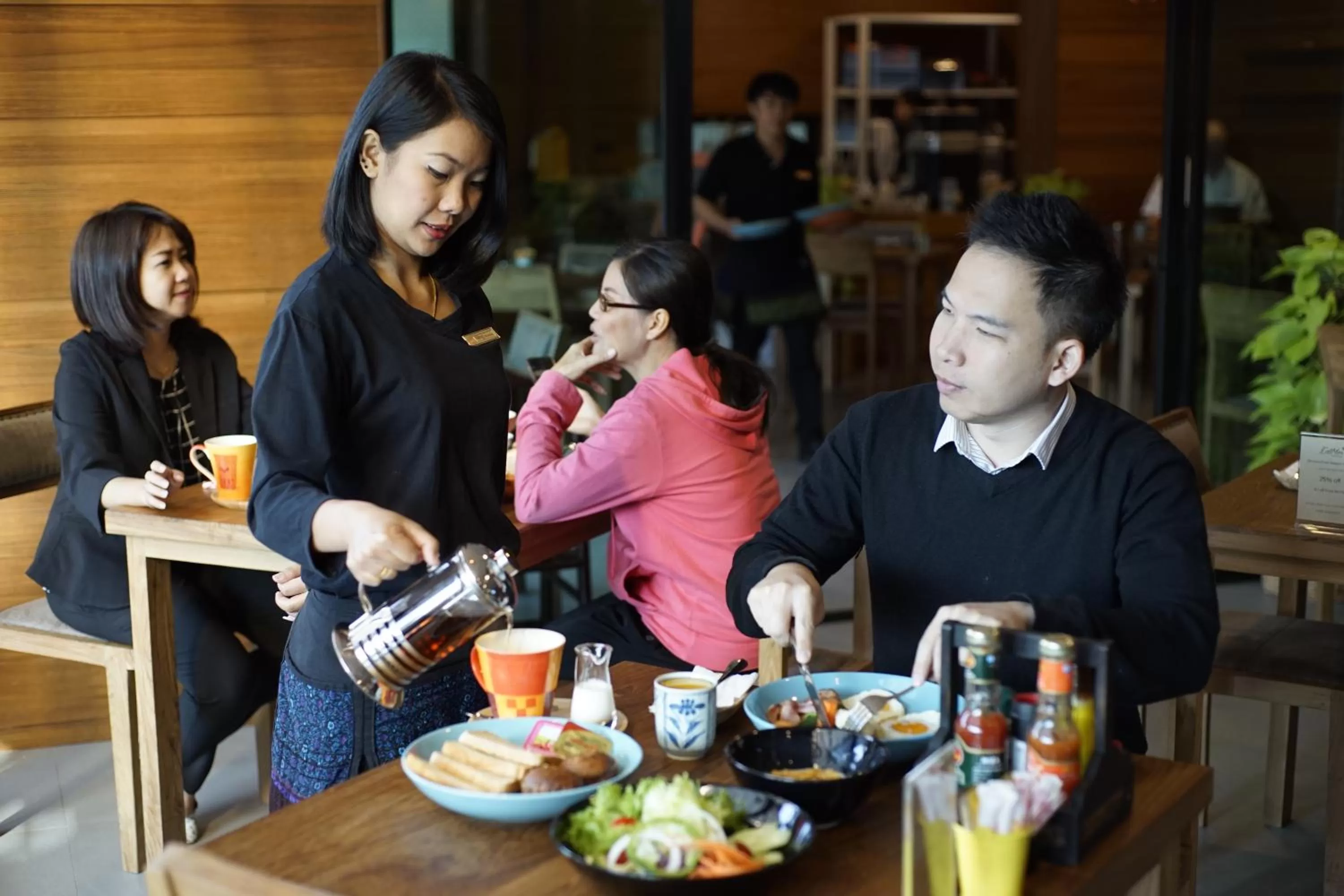 Restaurant/places to eat in Cmor Nimman by Recall Hotels