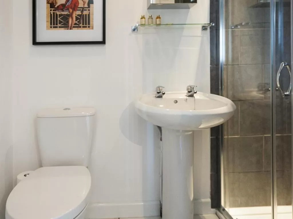 Bathroom in The Porterhouse Pub & Restaurant Cambridge