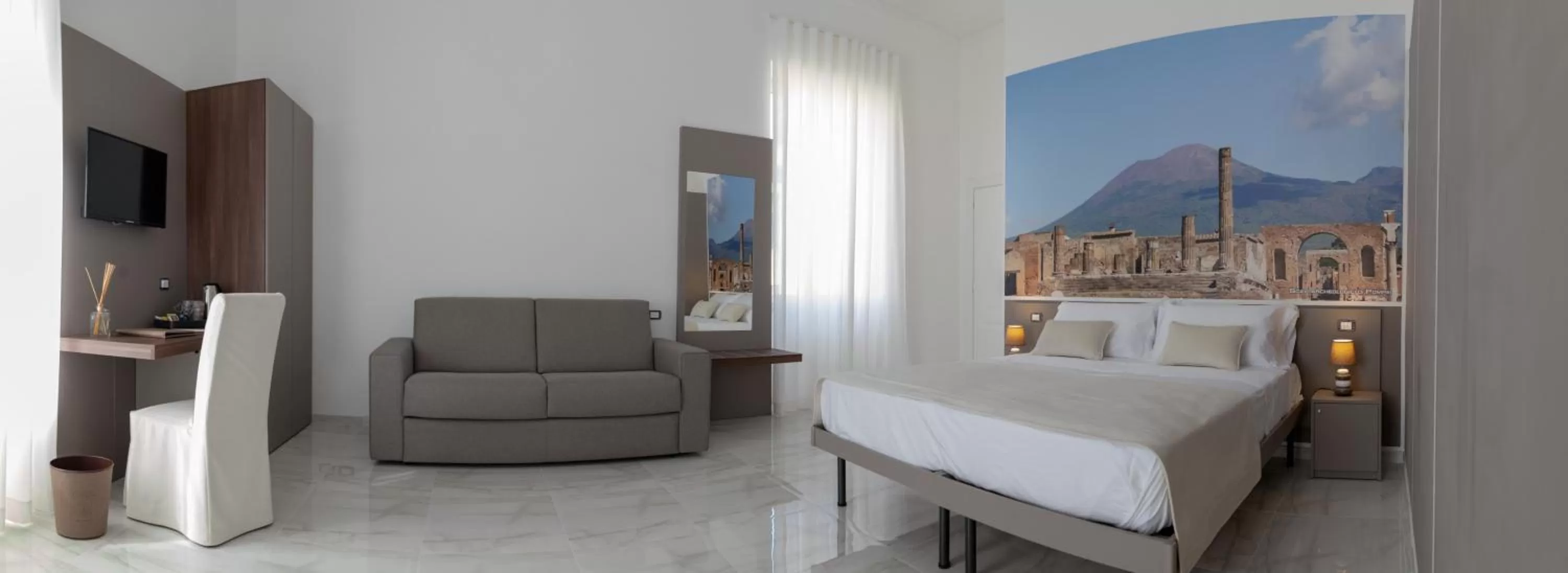 Photo of the whole room, Bed in Palazzo Caracciolo del Sole