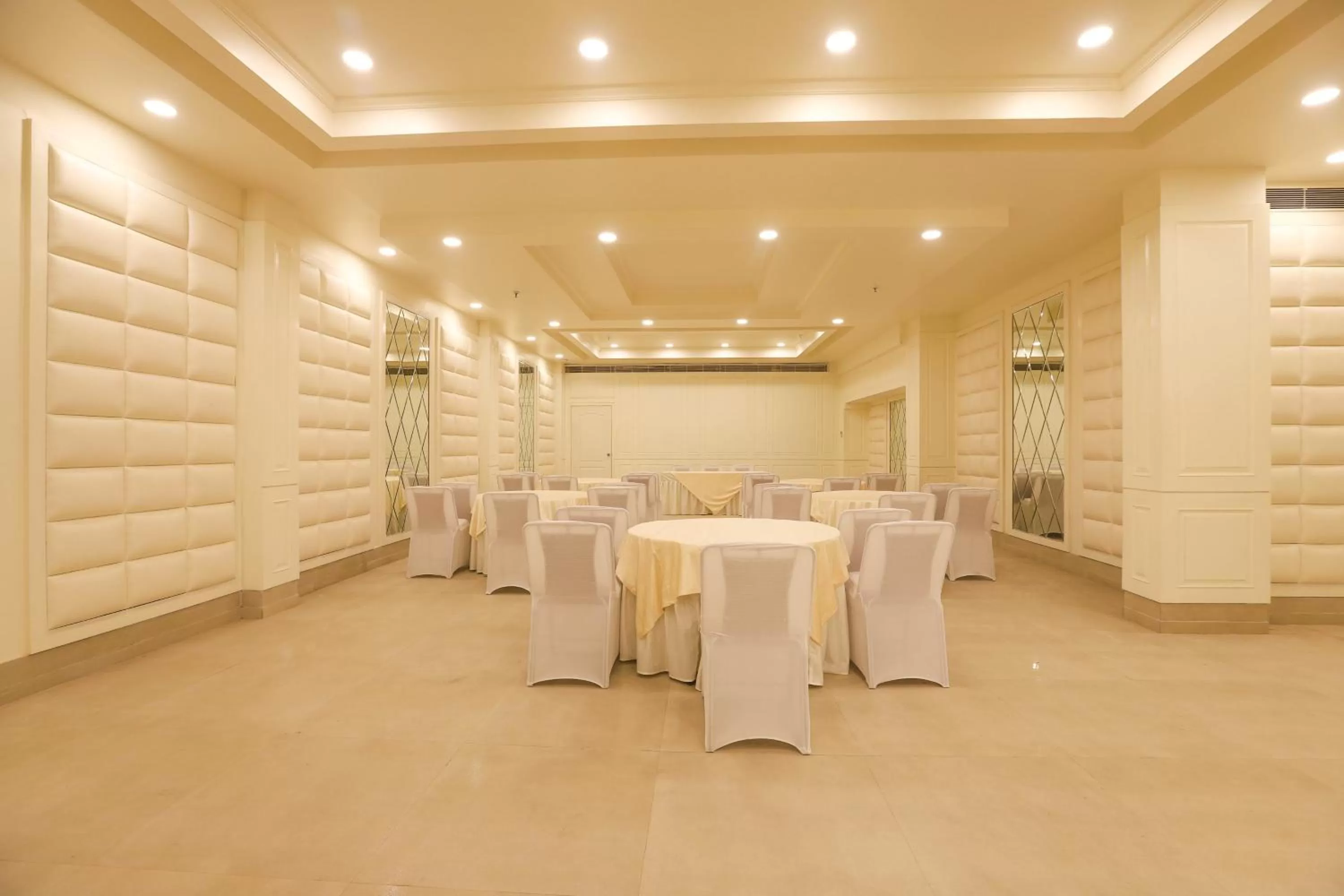 Banquet/Function facilities in Hotel Magenta-City Center Bani Park Jaipur