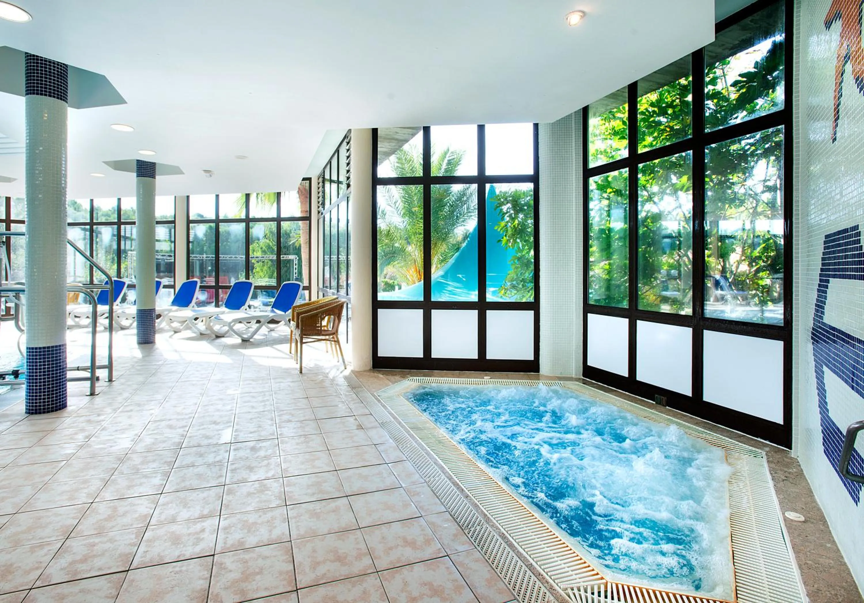 Swimming pool in Exagon Park