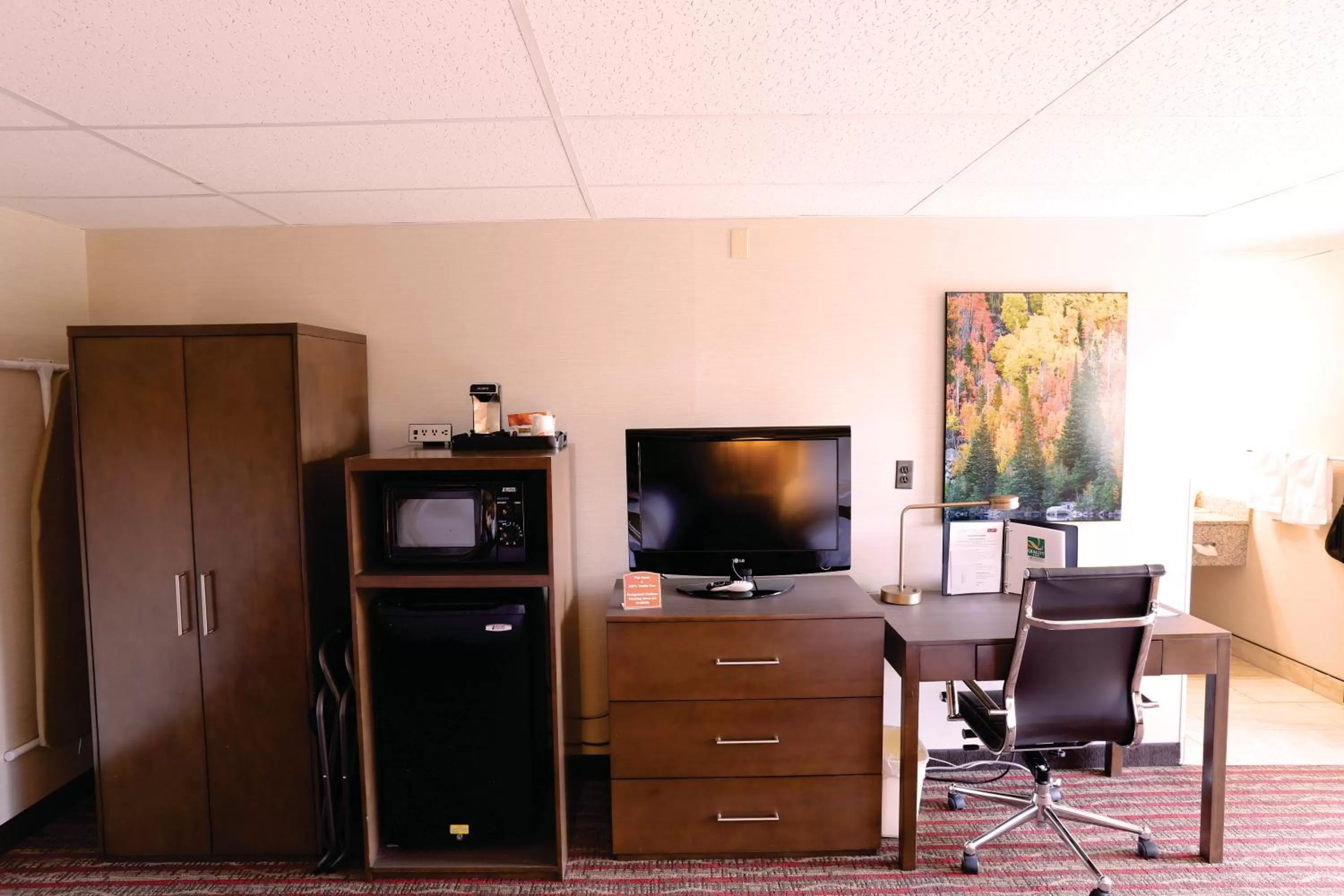 TV and multimedia in Quality Inn near Rocky Mountain National Park