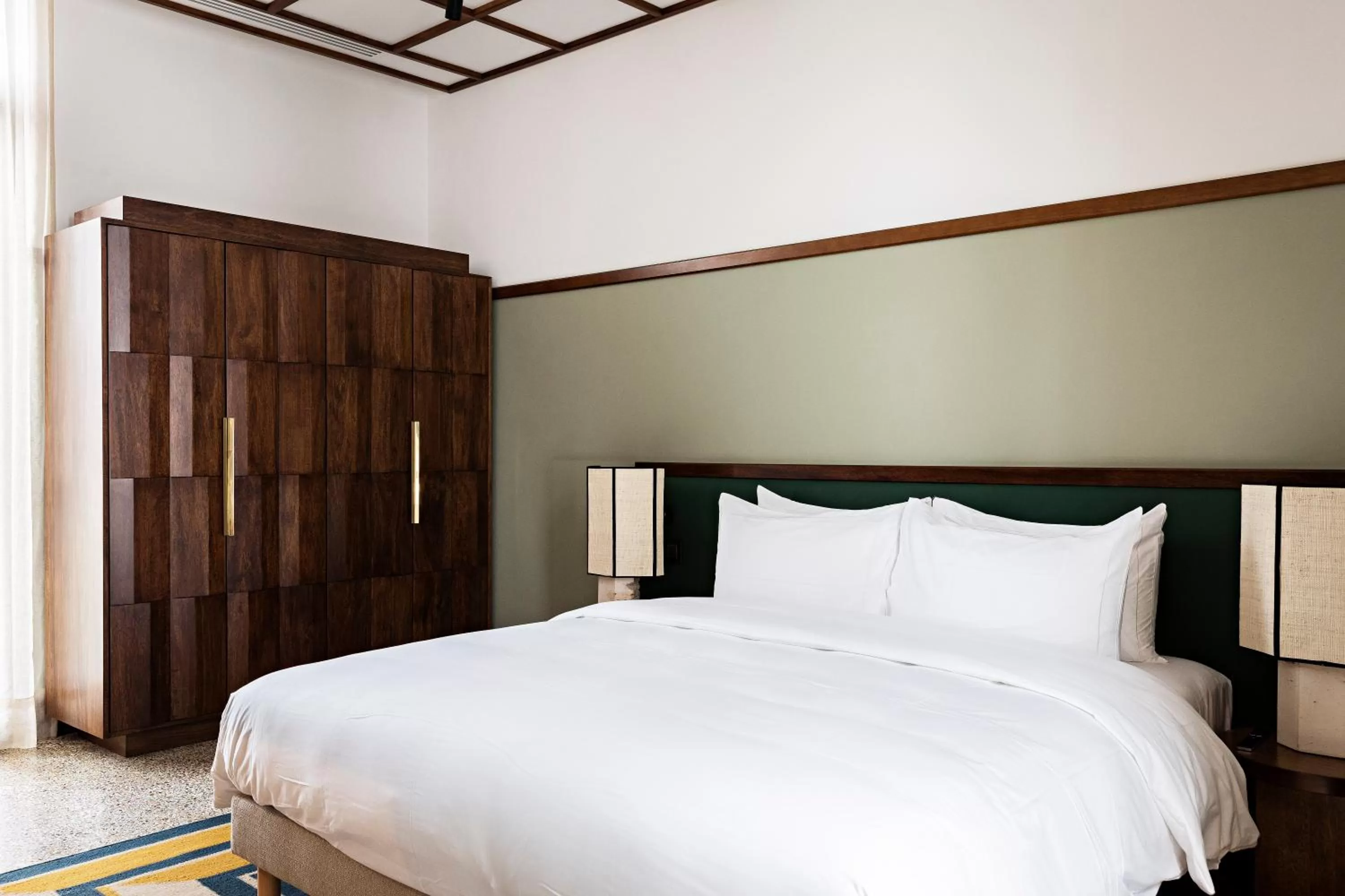 Bed in La Maison Palmier Abidjan, a Member of Design Hotels