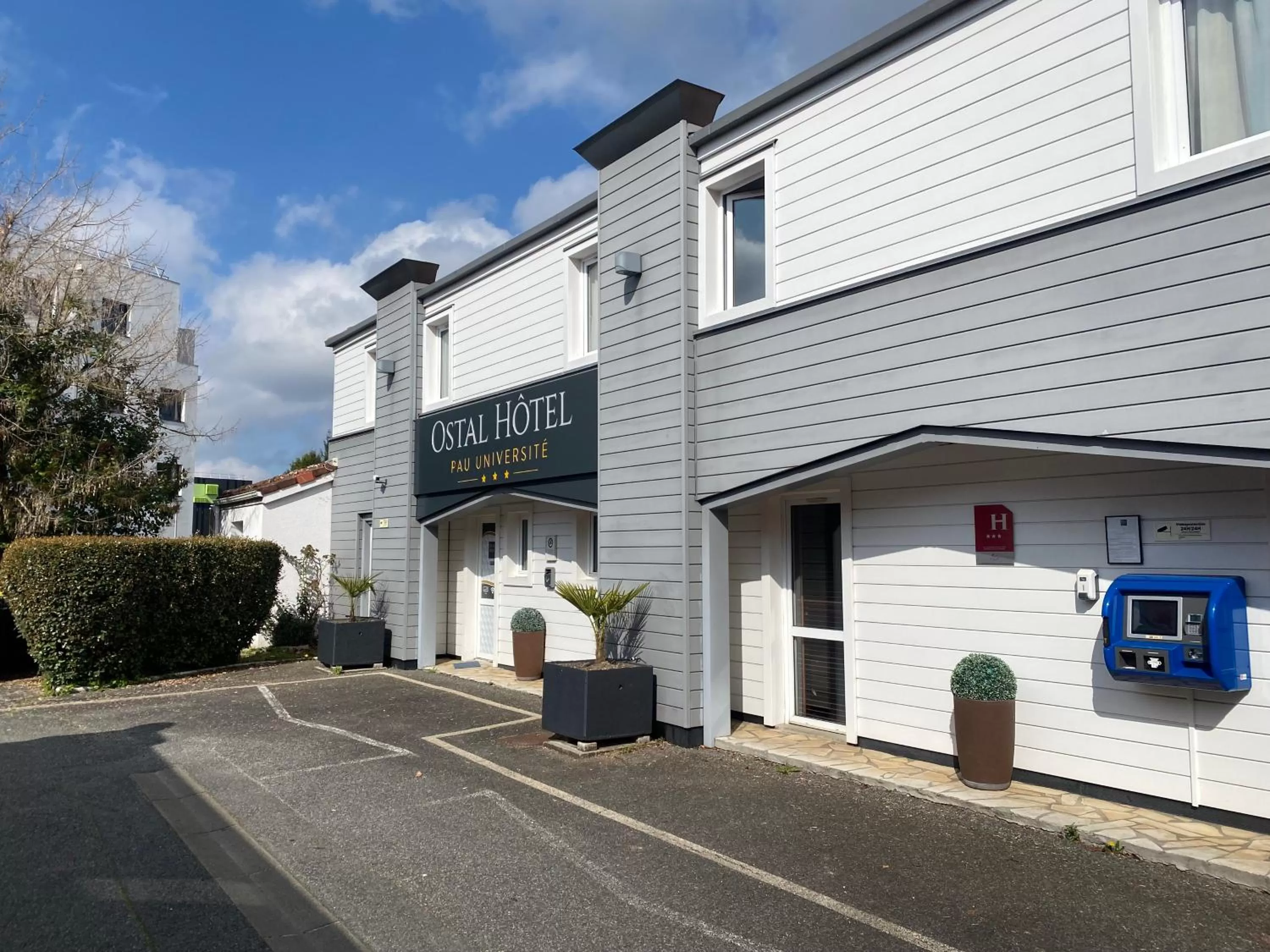 Property building in Ostal Pau Universite - Sure Hotel Collection by Best Western