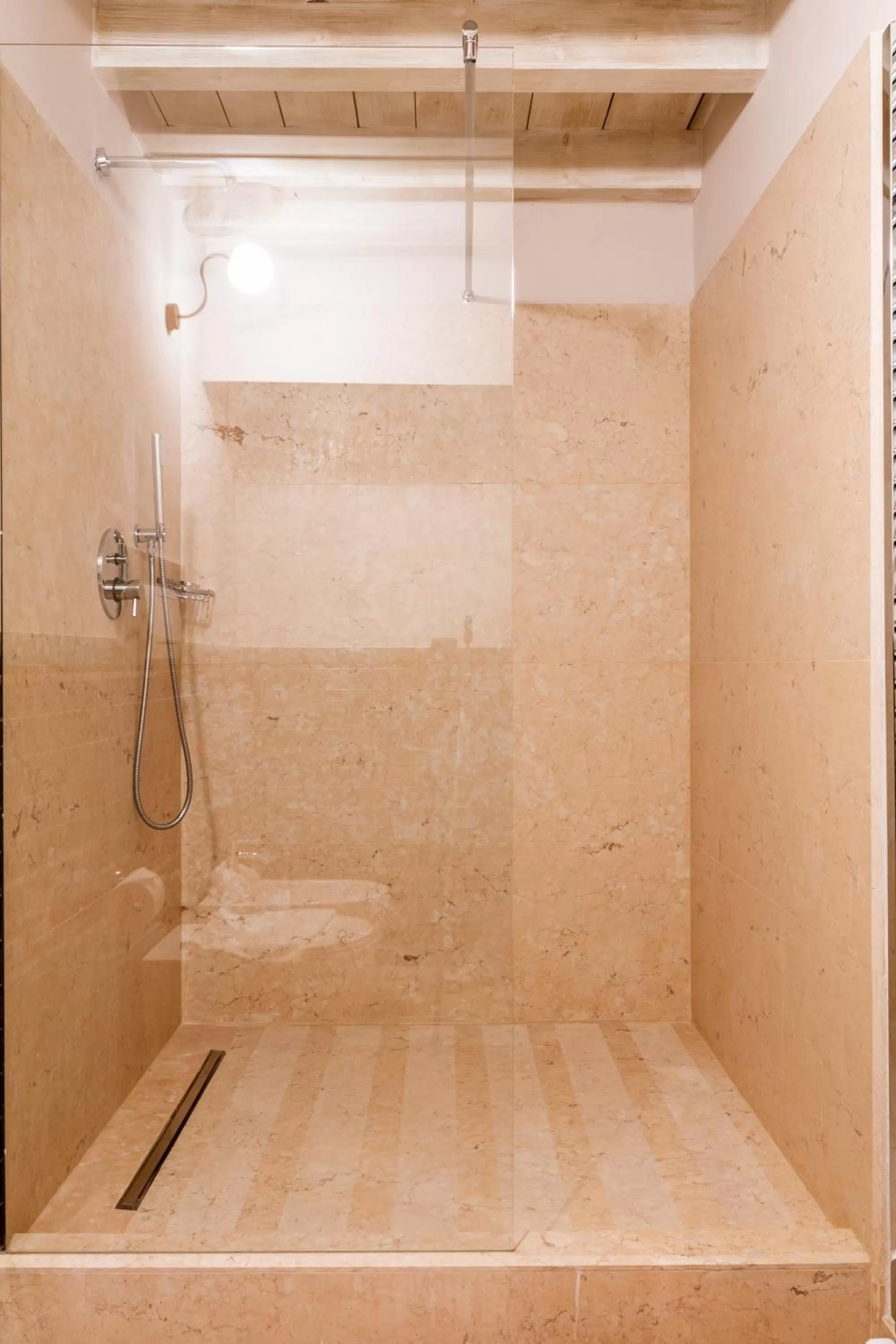 Bathroom in Classique