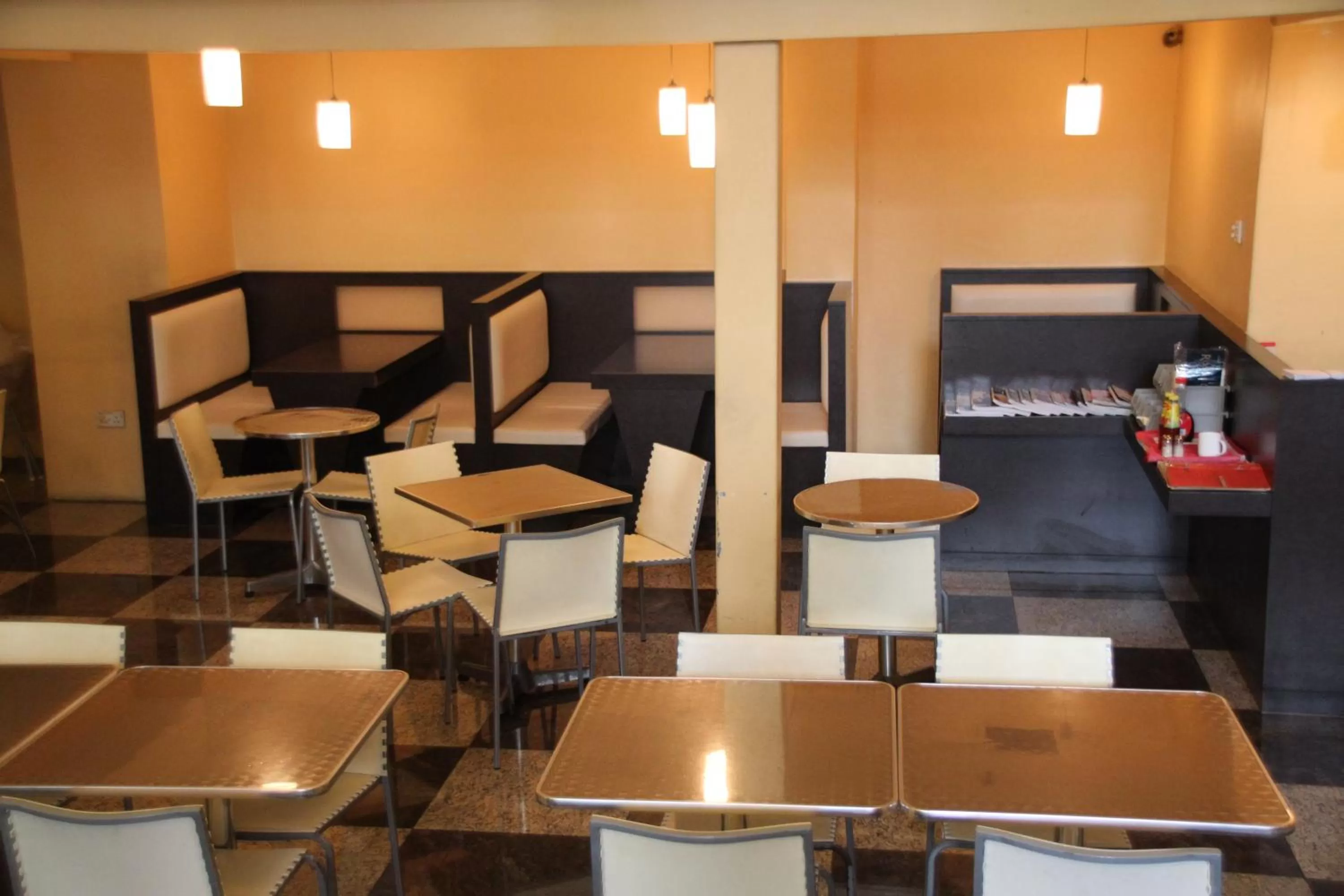 Restaurant/places to eat in Strand Hotel