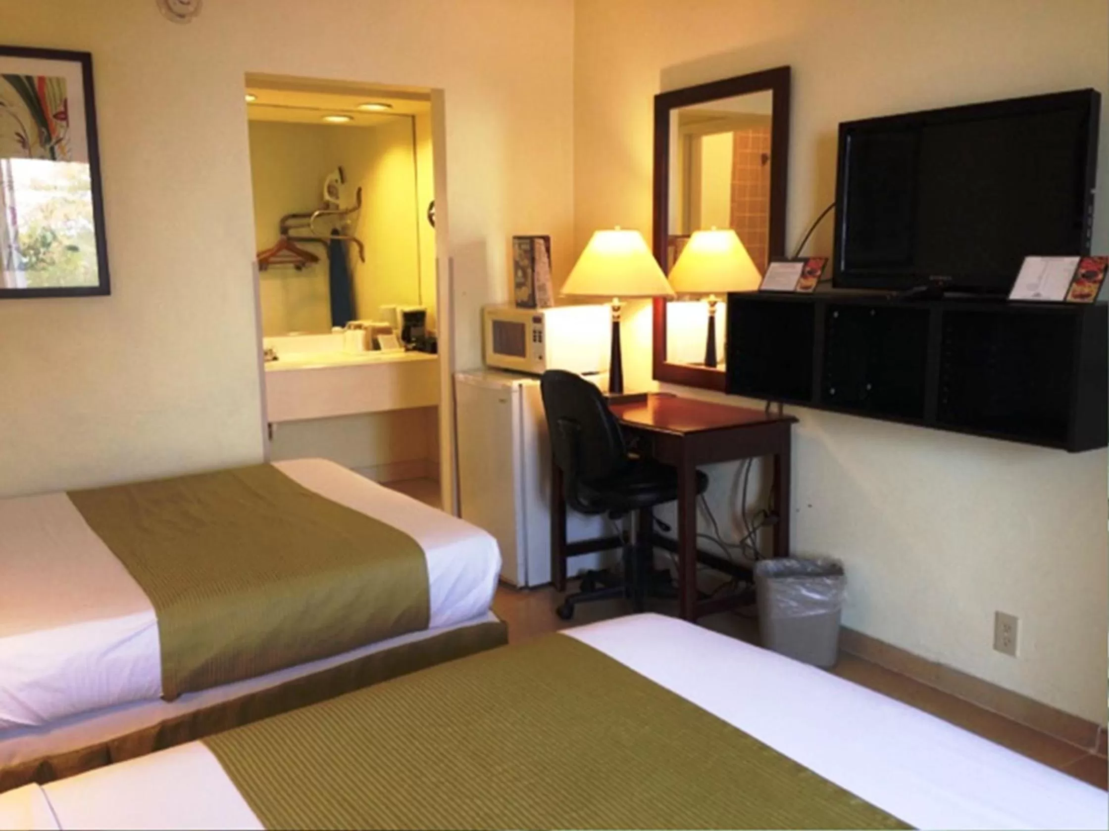 Bedroom, Bed in SureStay by Best Western Irving Grapevine DFW North