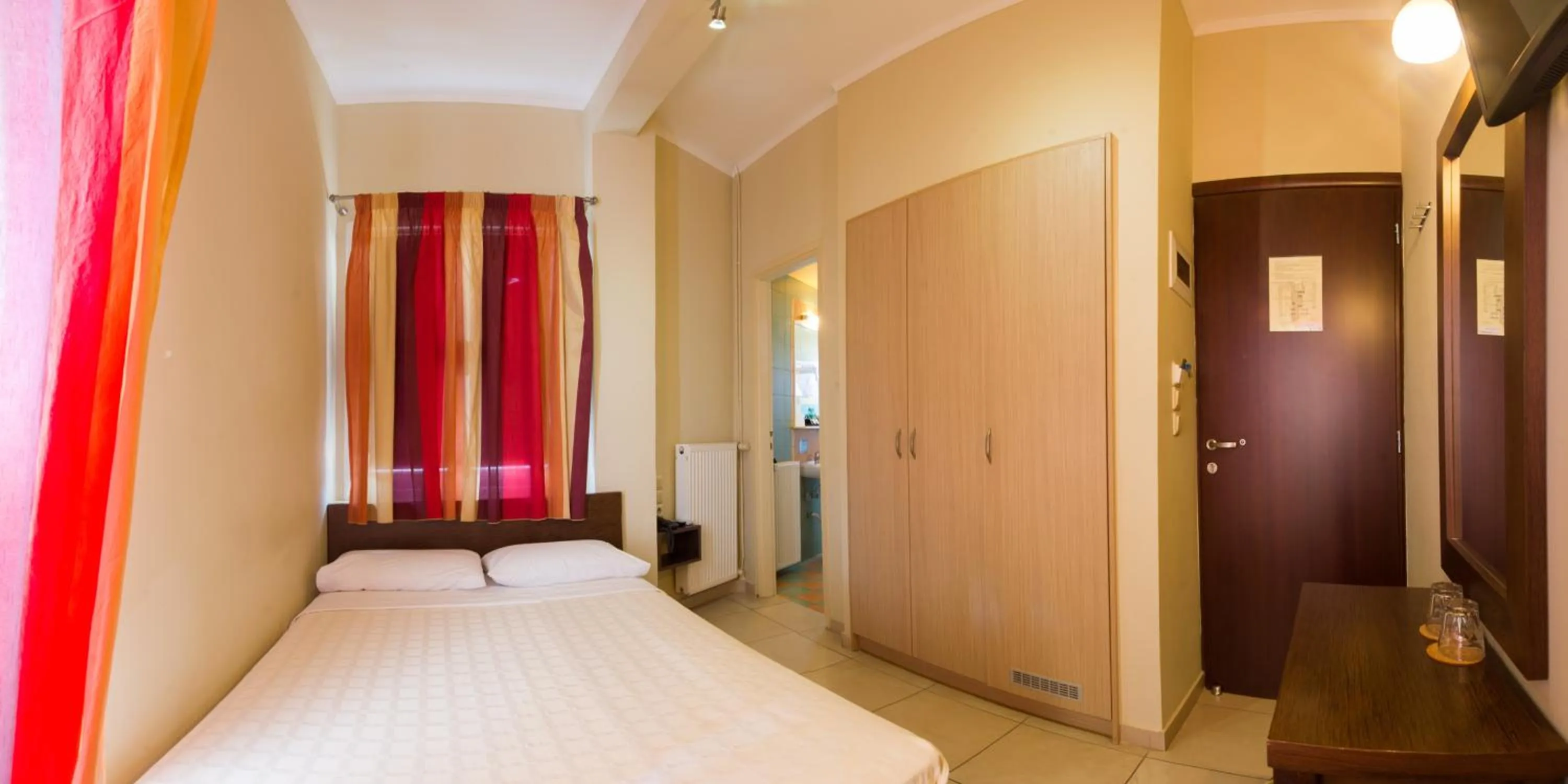 Photo of the whole room, Bed in San Nectarios