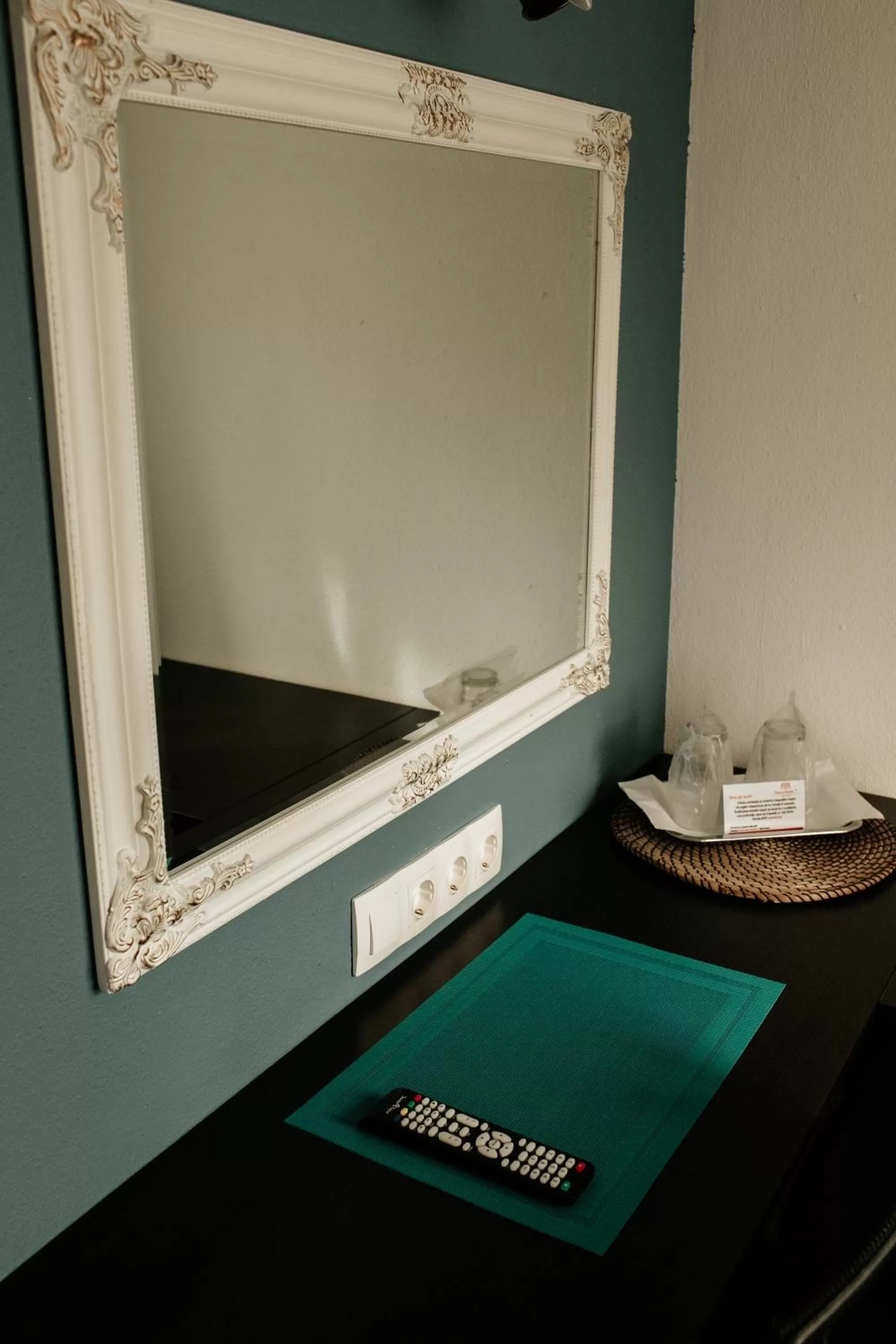 TV and multimedia, TV/Entertainment Center in Pensiunea Pictorilor