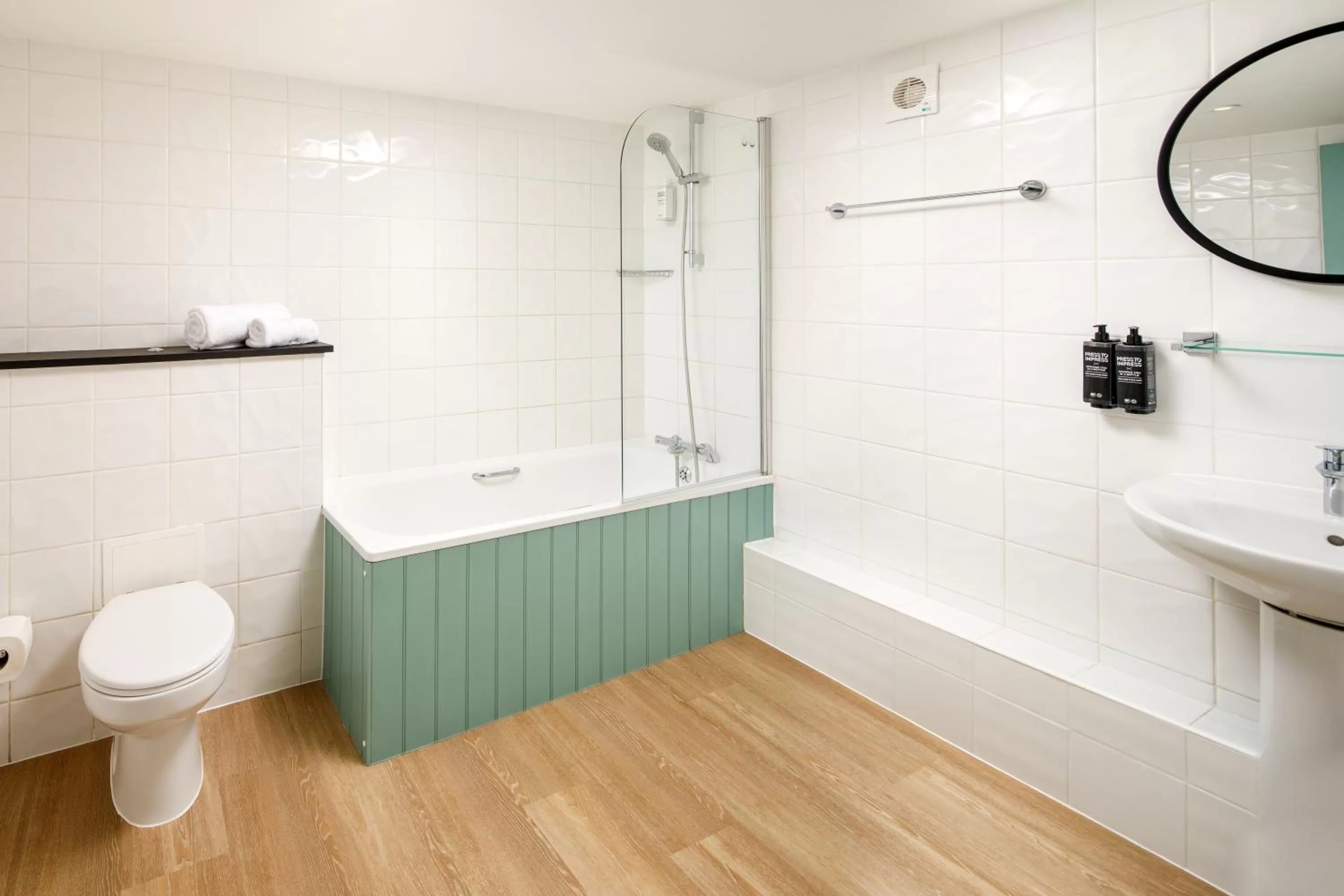 Bathroom in ibis Styles Bournemouth