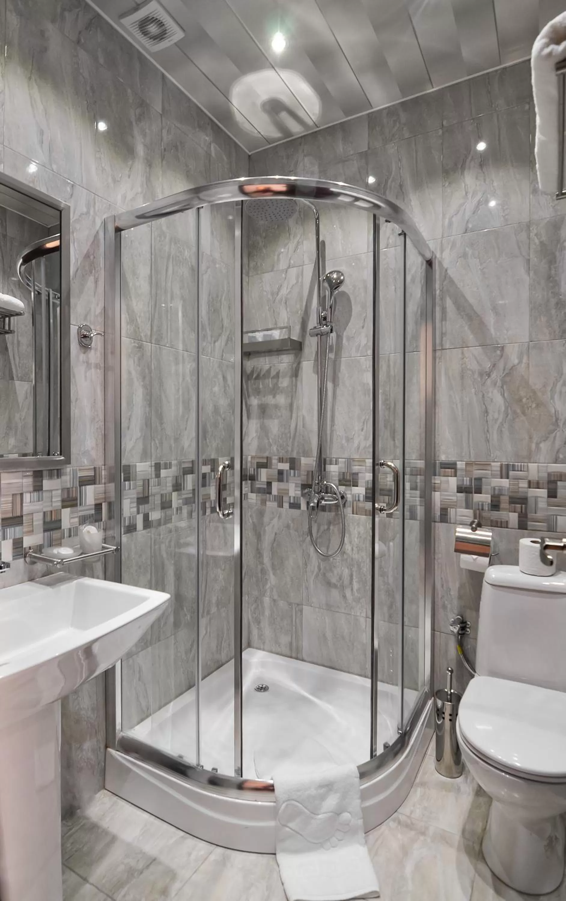 Shower, Bathroom in Margo Palace Hotel