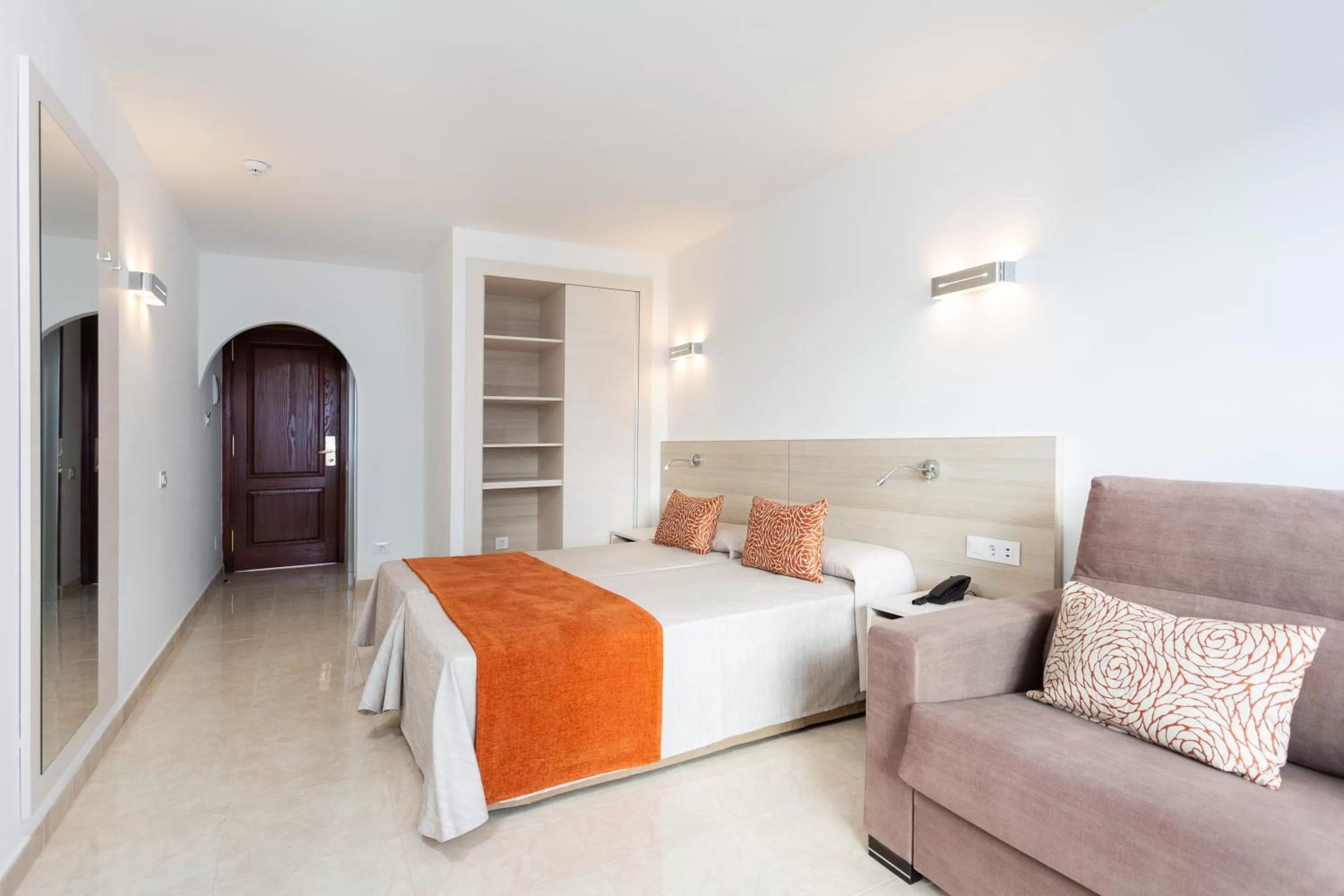 Bedroom, Bed in Globales Tamaimo Tropical