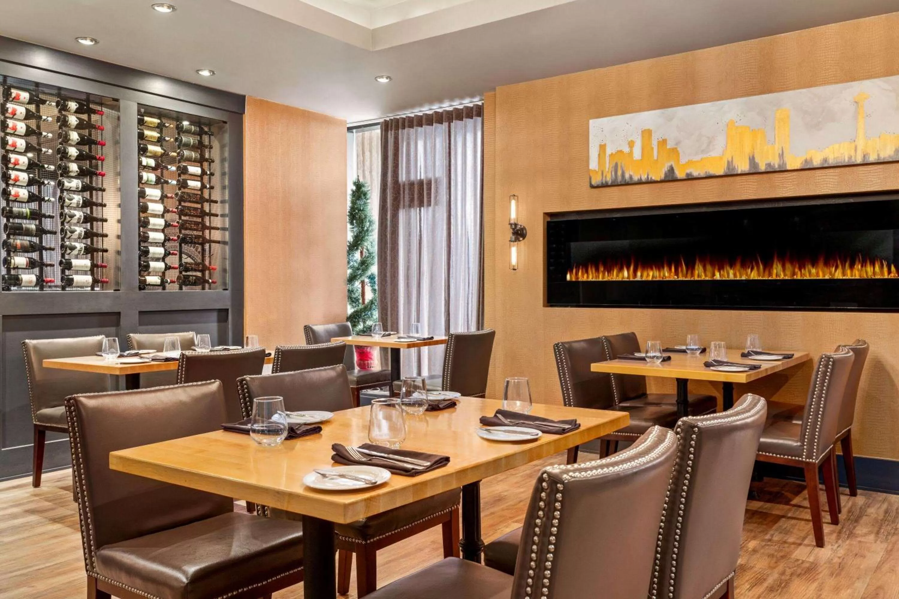 Restaurant/places to eat in Ramada Plaza by Wyndham Niagara Falls