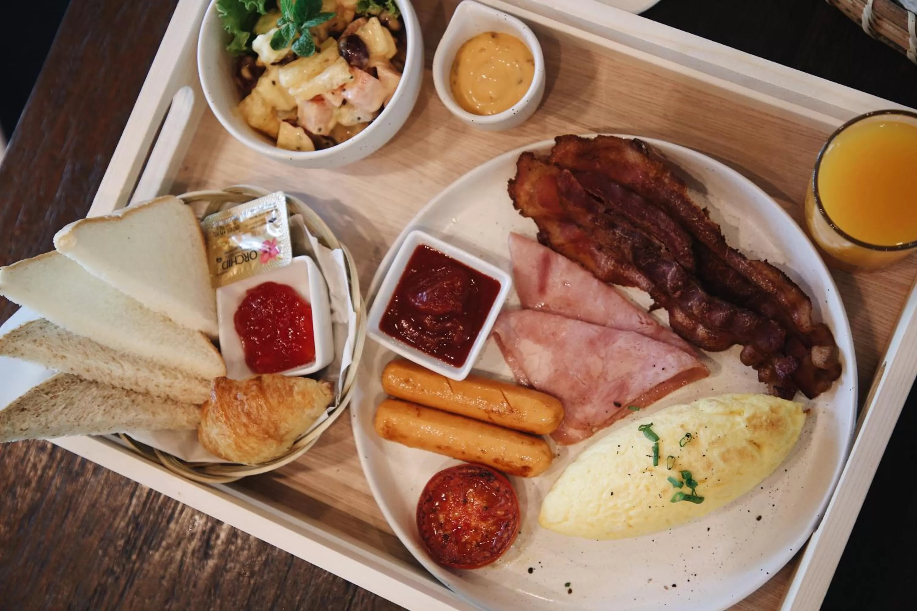 Breakfast in Hotel de l'amour SHA PLUS