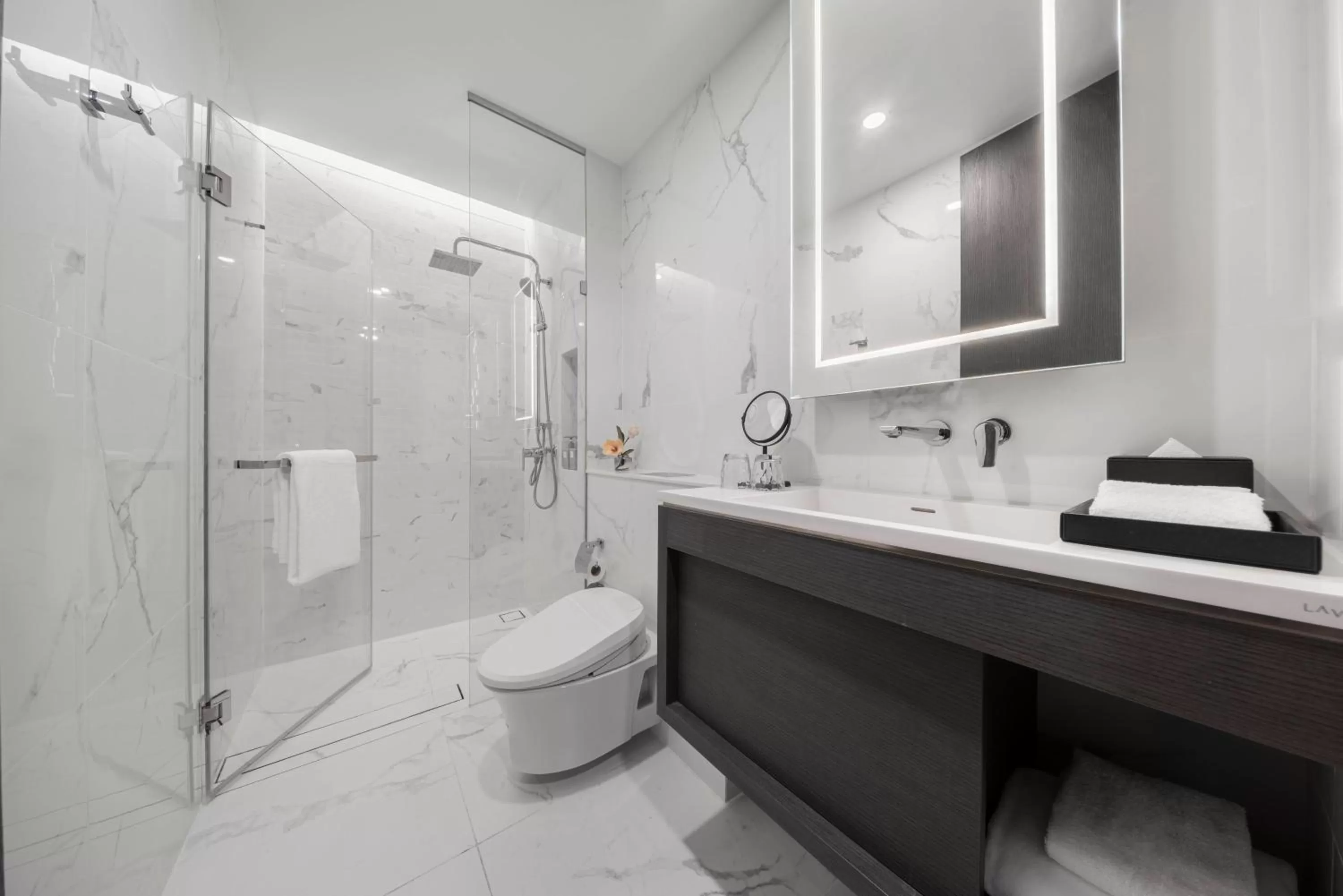 Shower in Wyndham Bangkok Queen Convention Centre