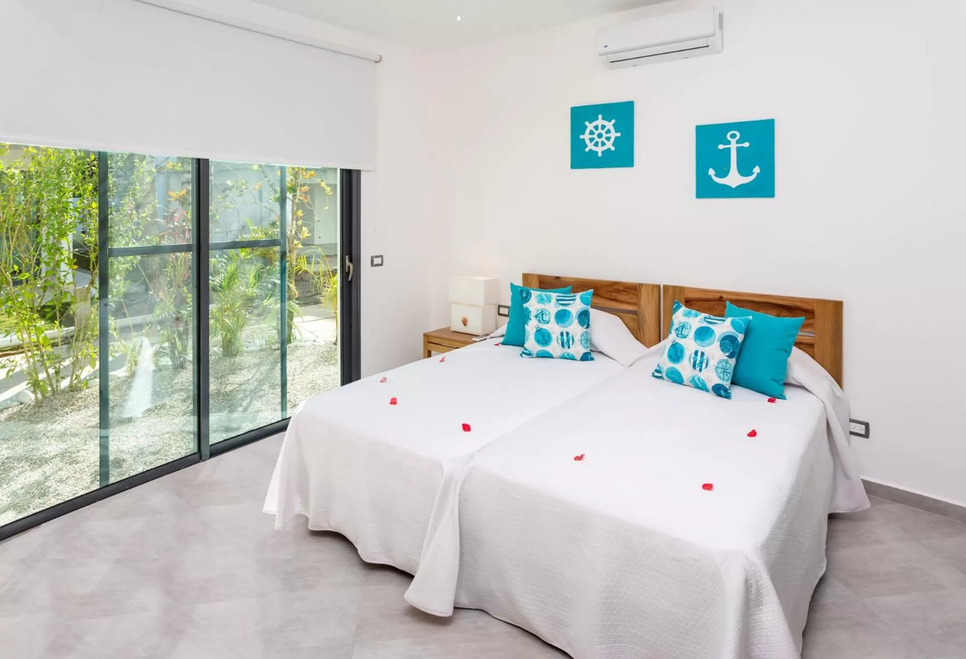 Photo of the whole room, Bed in Louisa Aparthotel