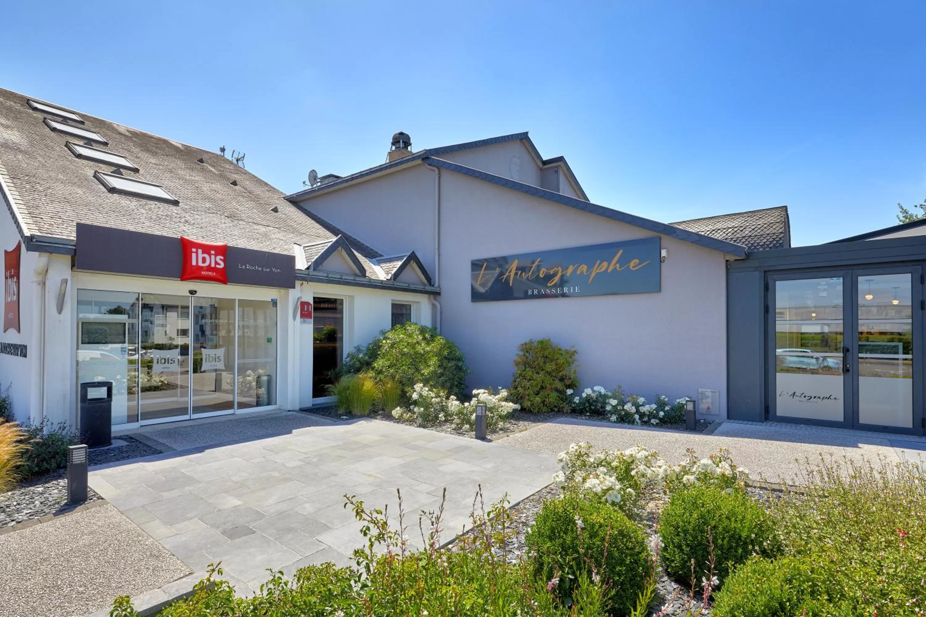 Facade/entrance in ibis La Roche Sur Yon Vendespace