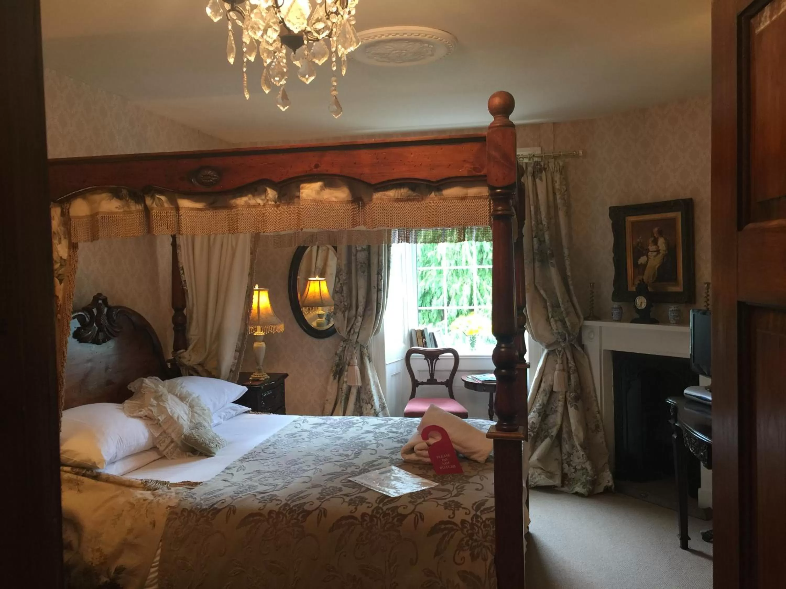 Bed in Glyn Isa Country House B&B and self catering Lodge