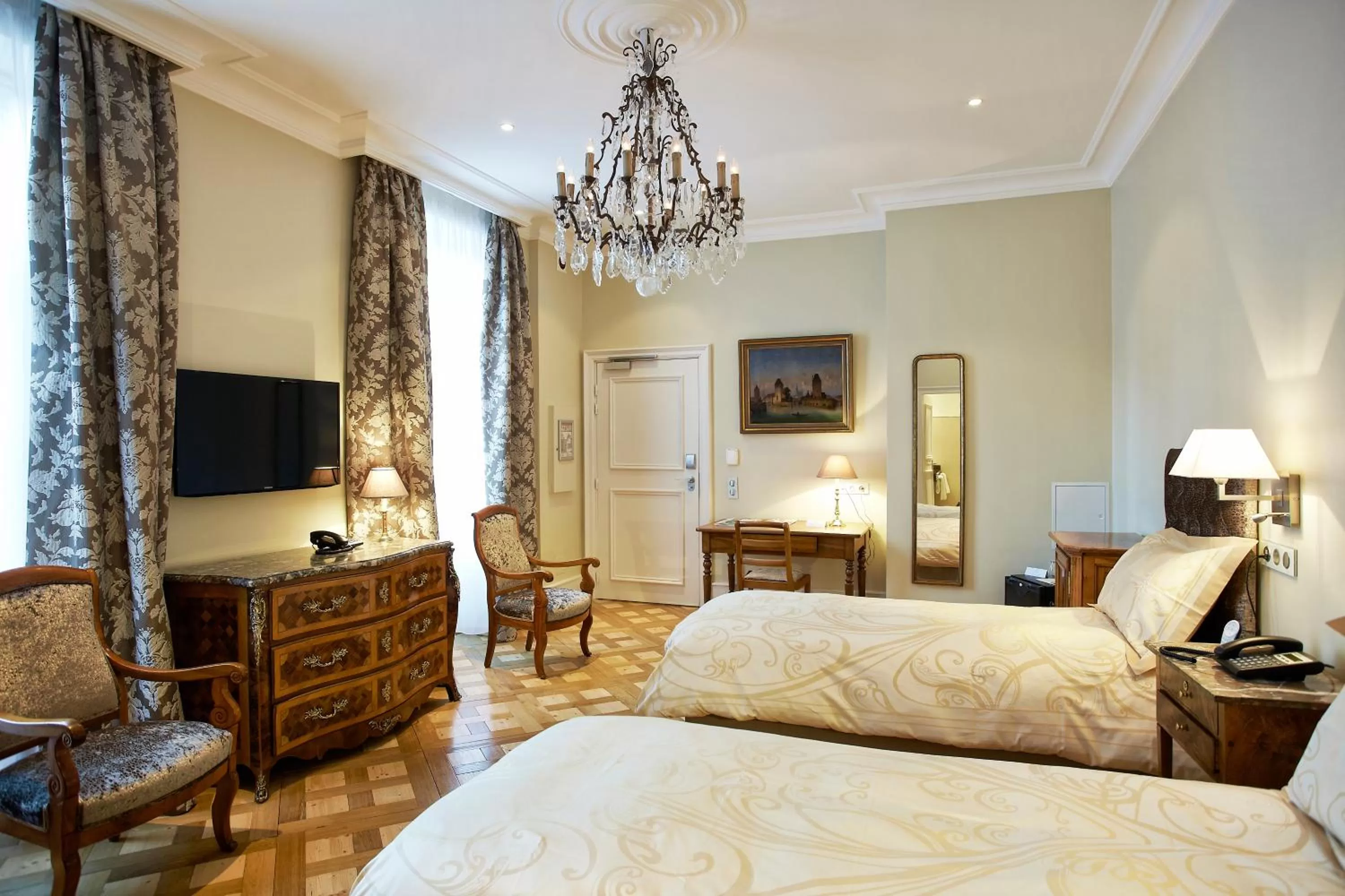 Photo of the whole room, Bed in Hôtel & Spa Le Bouclier D'or