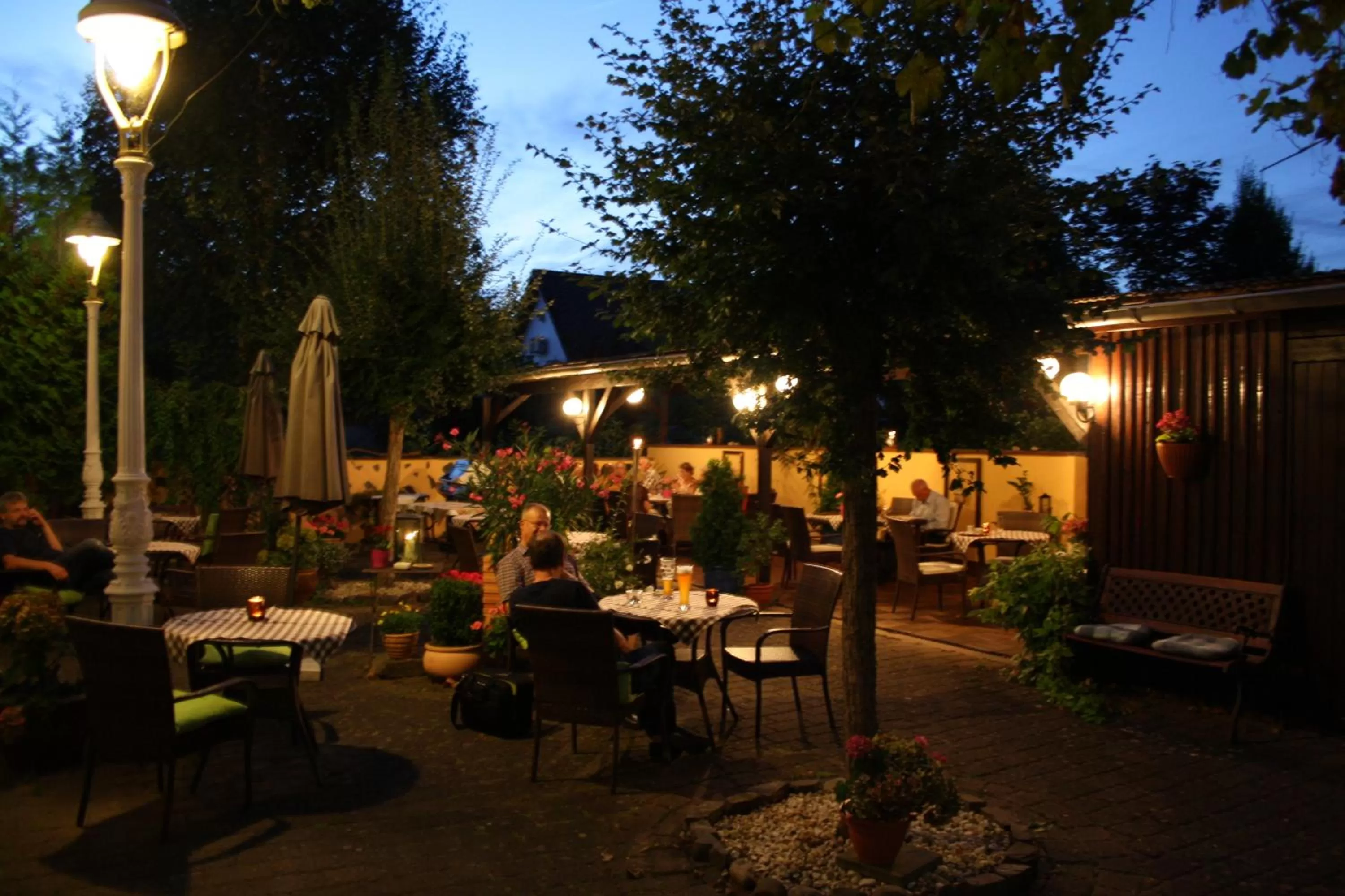 Patio in Hotel & Weinhaus Zum Schwarzen Bären