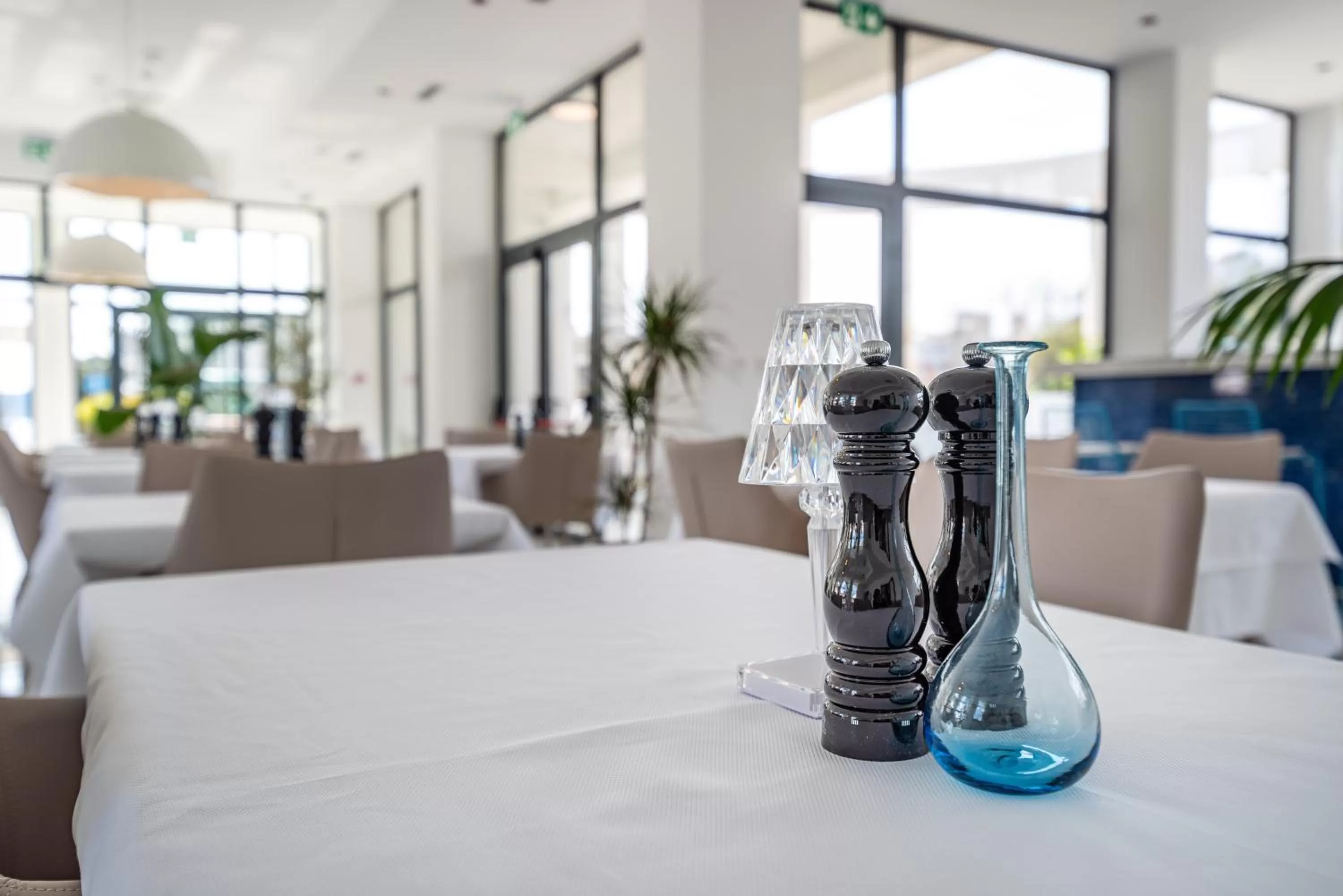 Restaurant/places to eat in Miramare Hotel