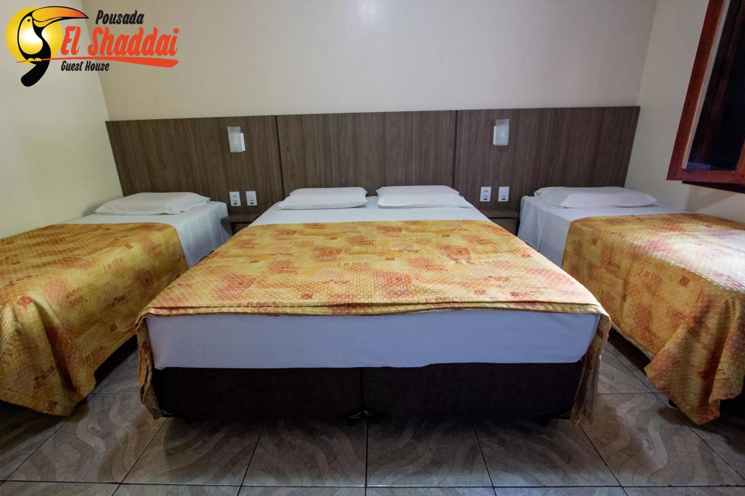 Shower, Bed in Pousada El Shaddai