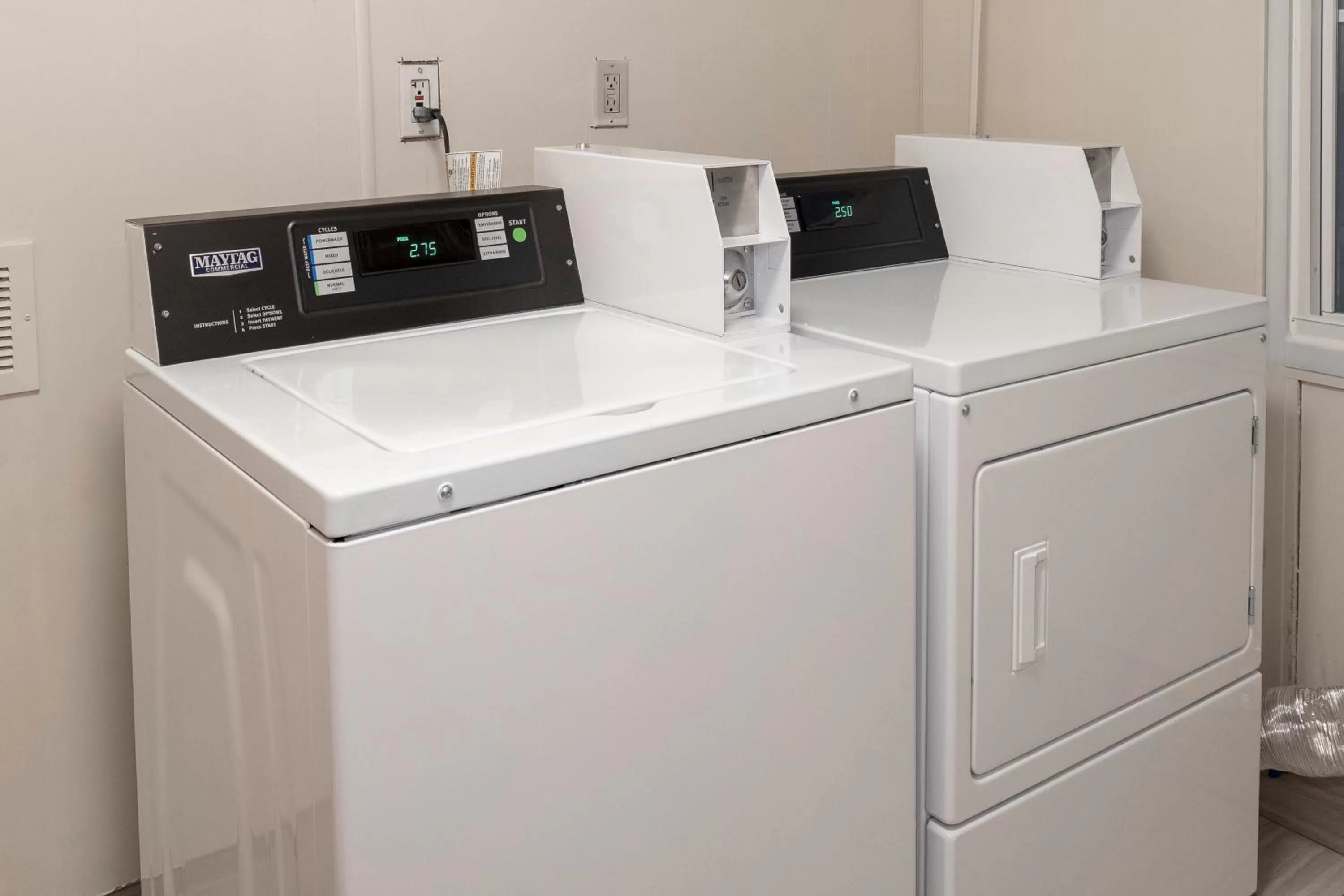 laundry in Red Roof Inn Knoxville Central – Papermill Road