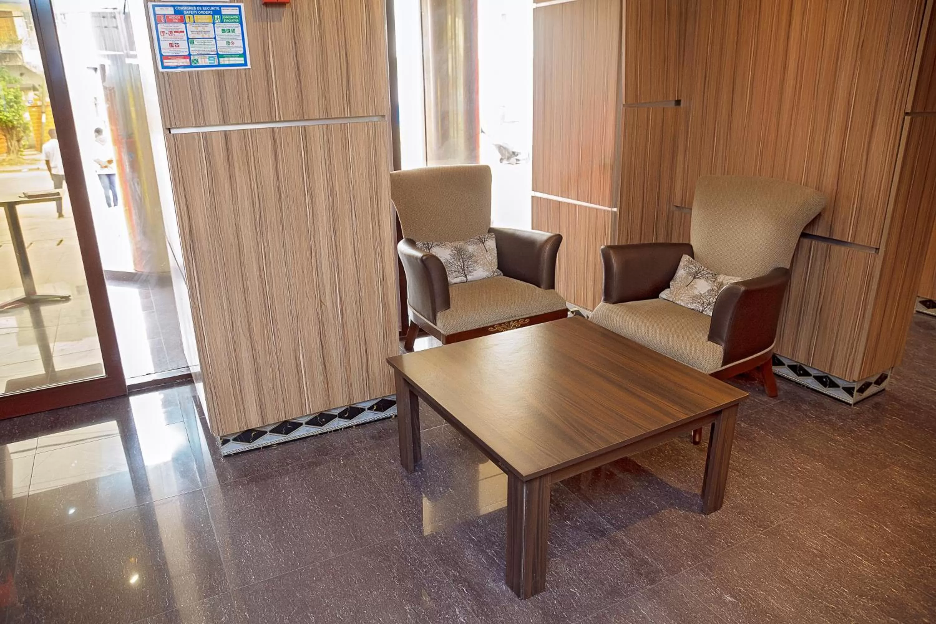 NOUBOU INTERNATIONAL HOTEL BONAPRISO