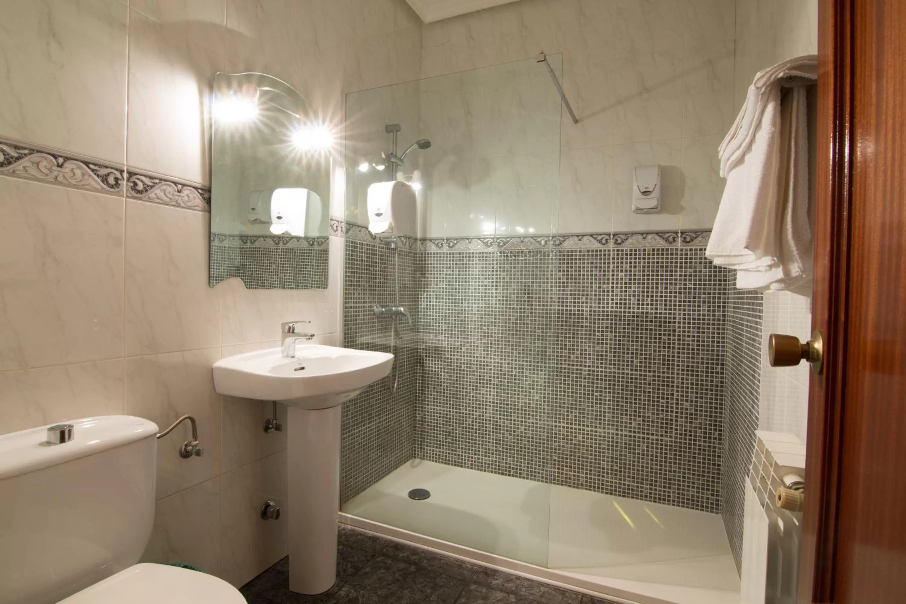 Shower in Hostal Santa Ana