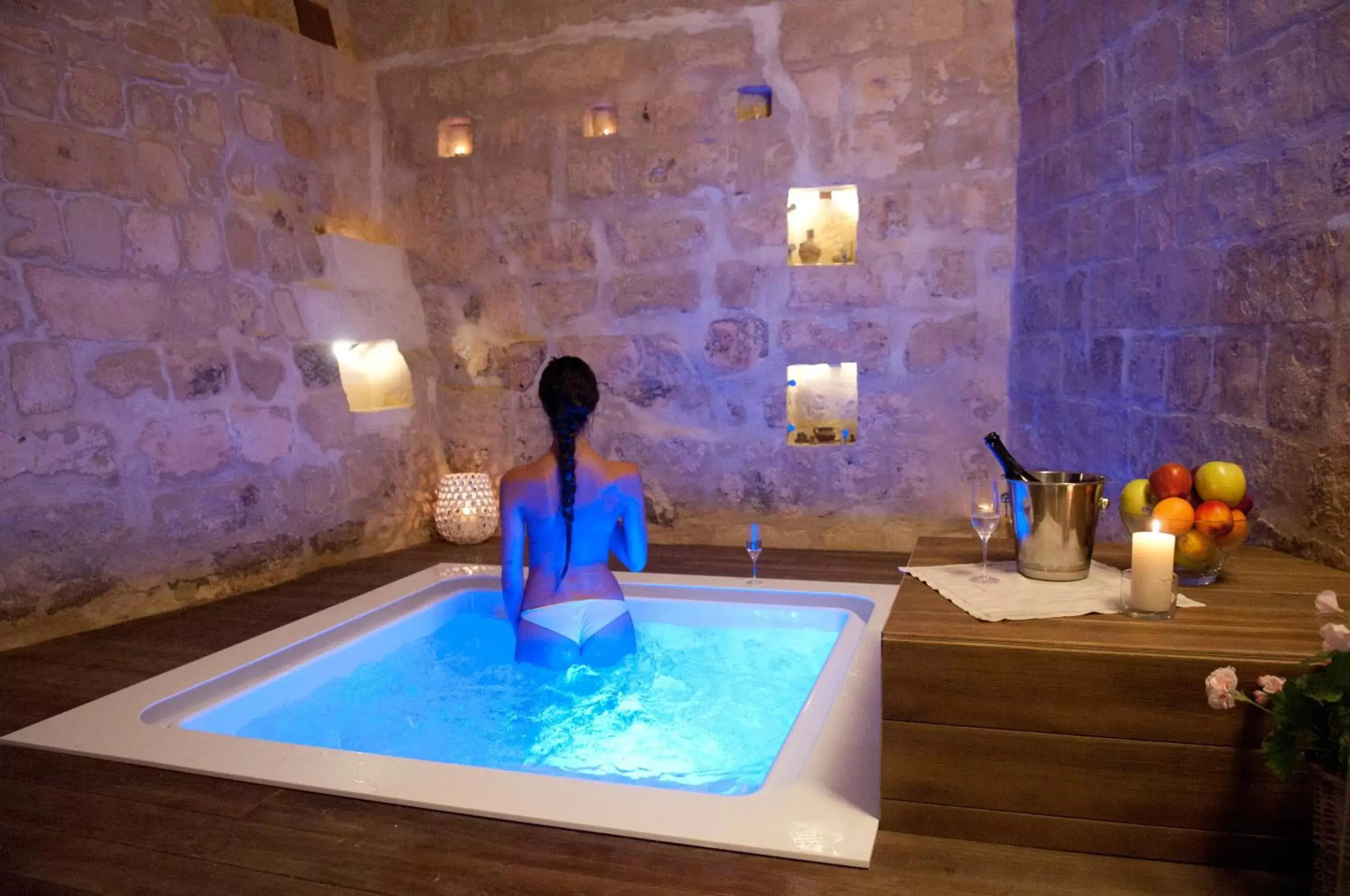 Swimming Pool in Mata Suite Swimming Pool in Mata Suite