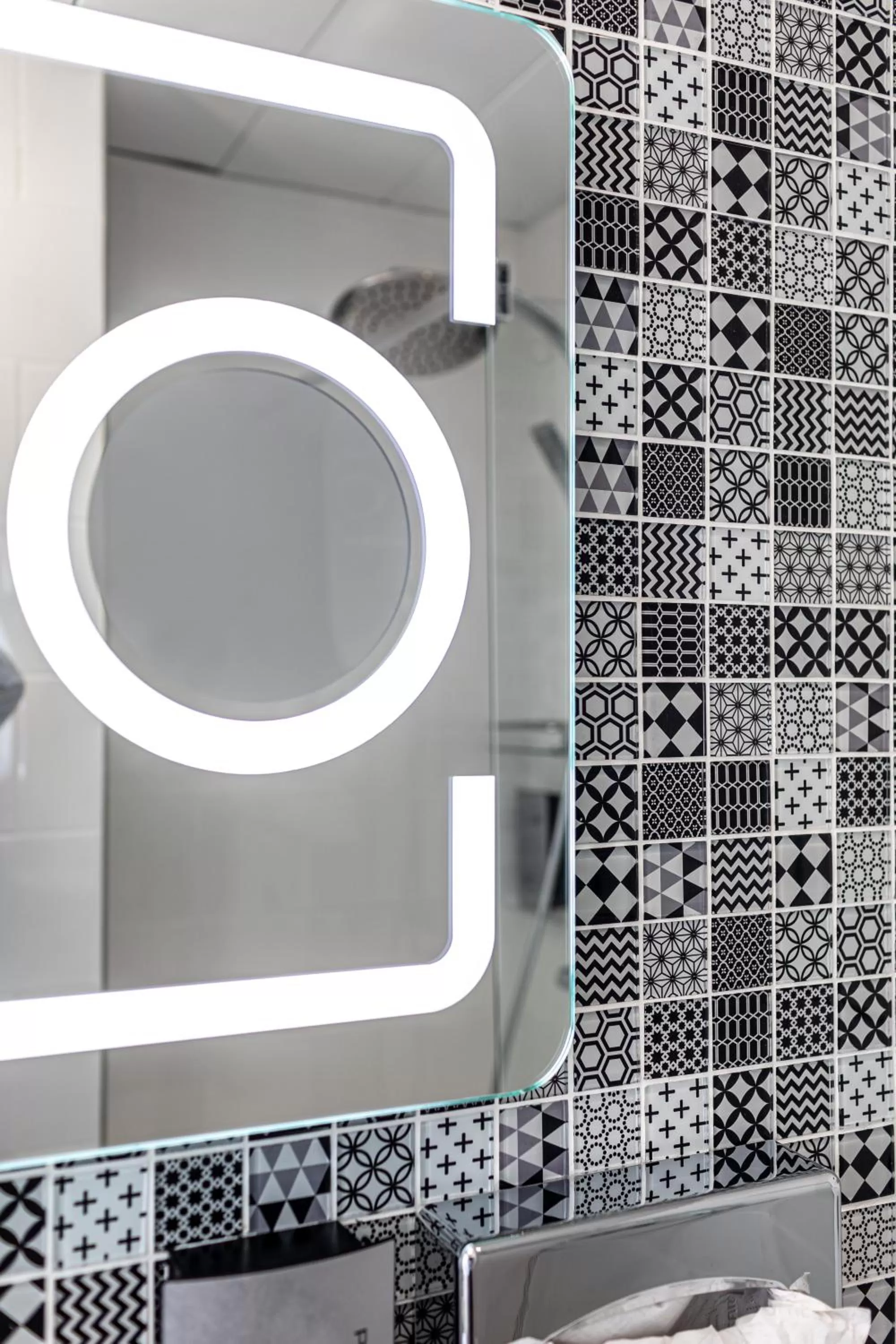 Bathroom in Hôtel de Bellevue Paris Gare du Nord