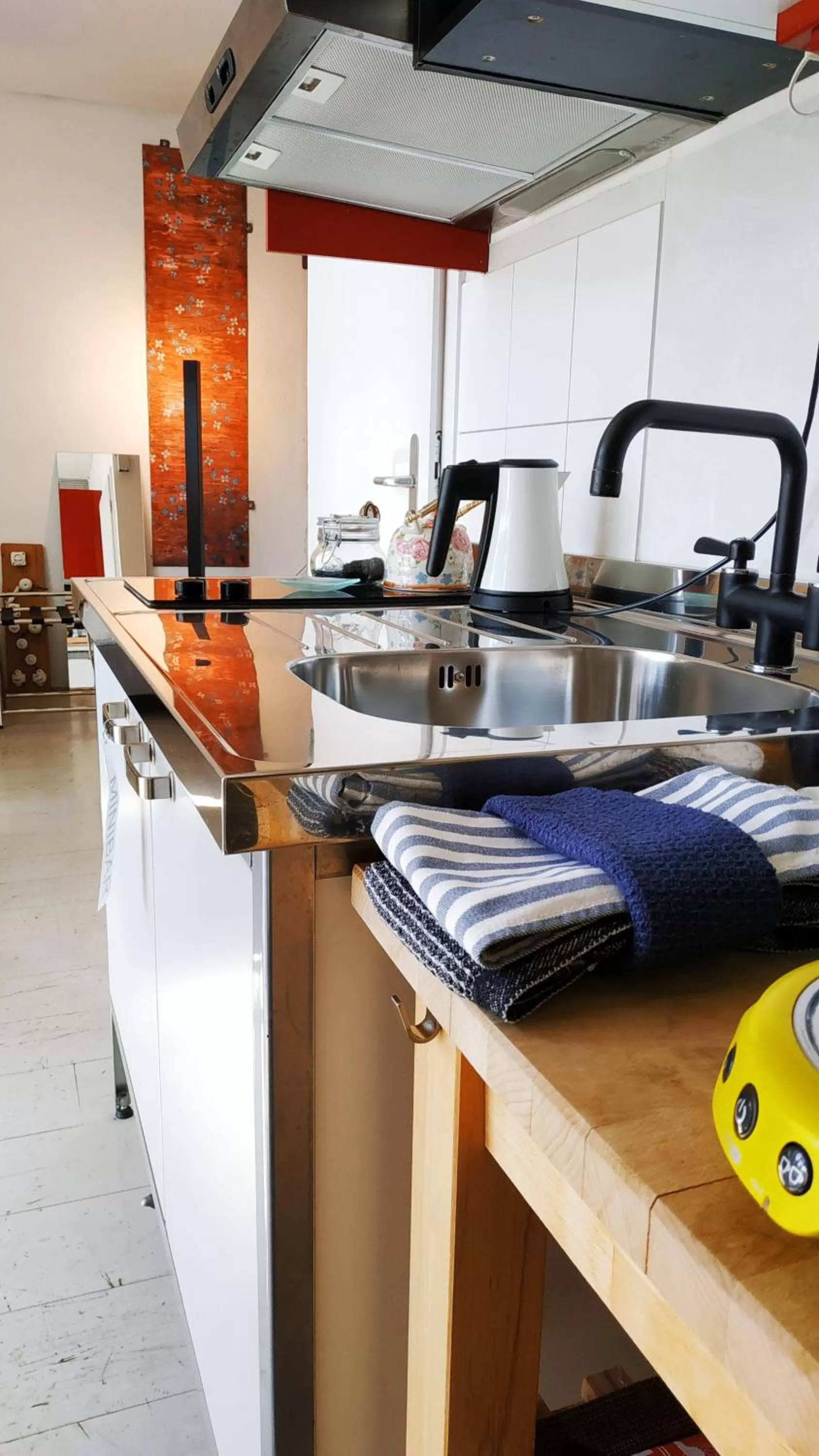 Kitchen/Kitchenette in Blue Wall BnB