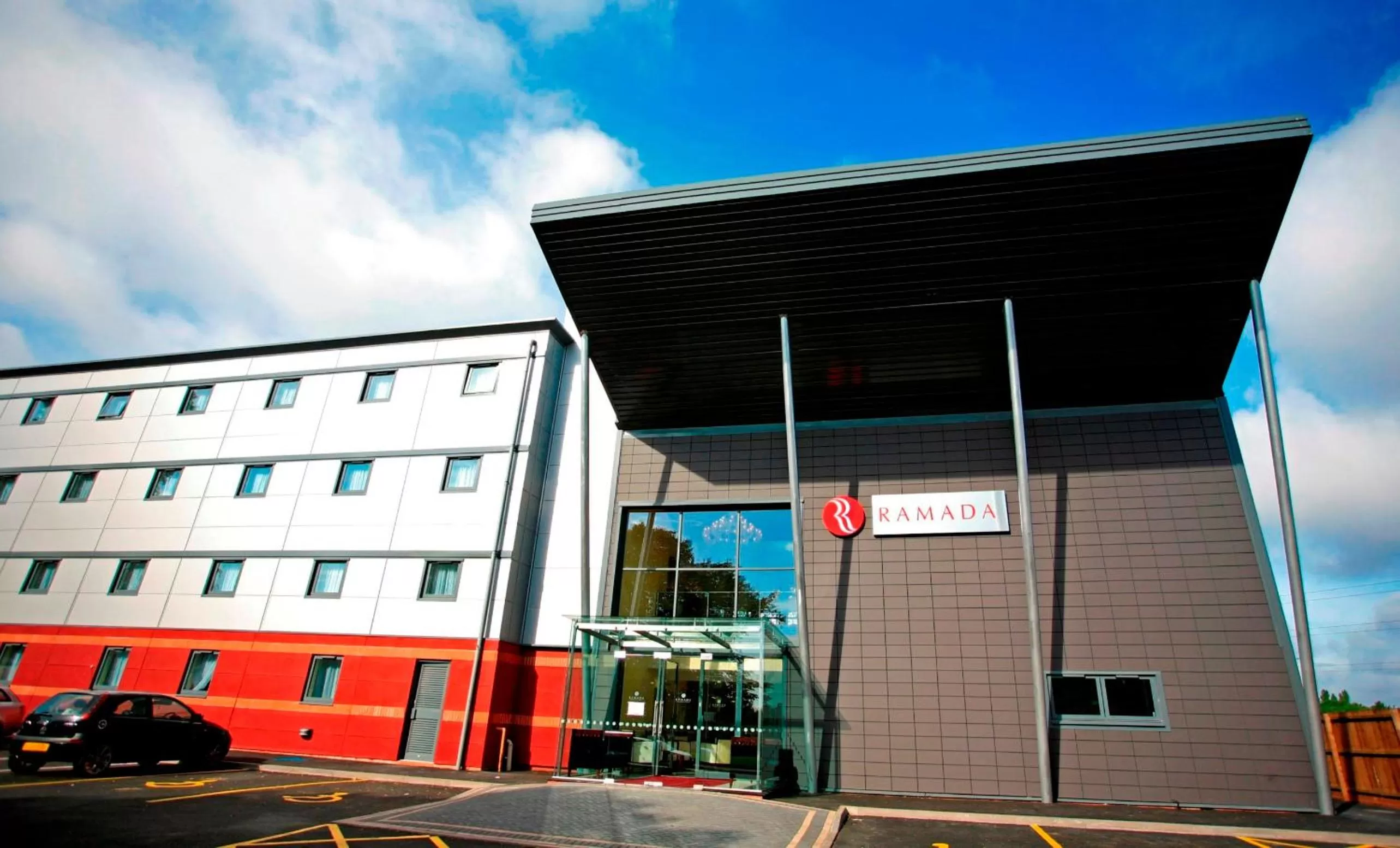 Facade/entrance in Ramada Birmingham Oldbury M5 J2