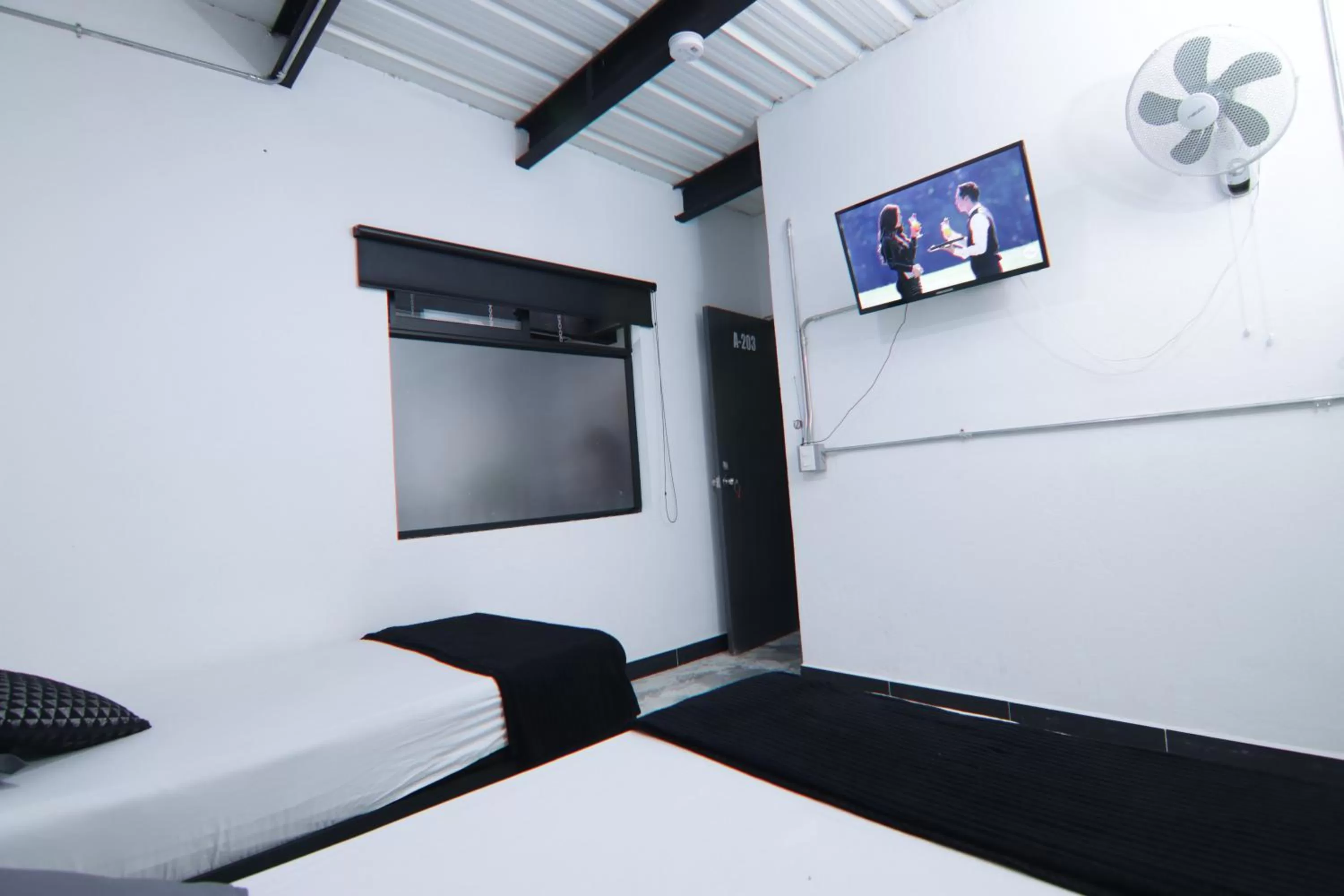 TV/Entertainment Center in Hotel Casa Malibú